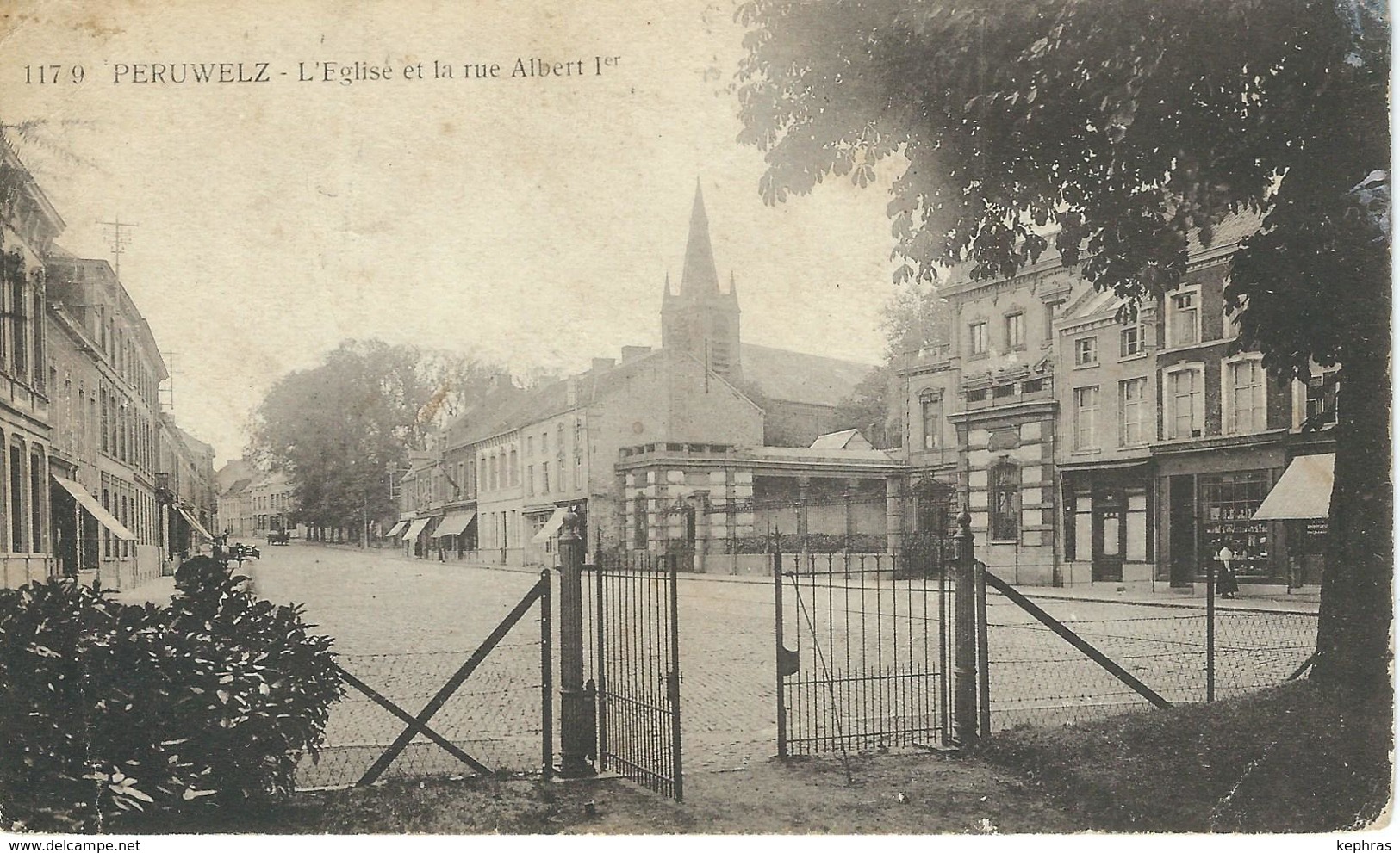 117/9 PERUWELZ : L'Eglise Et La Rue Albert Ier - RARE CPA - Peruwelz