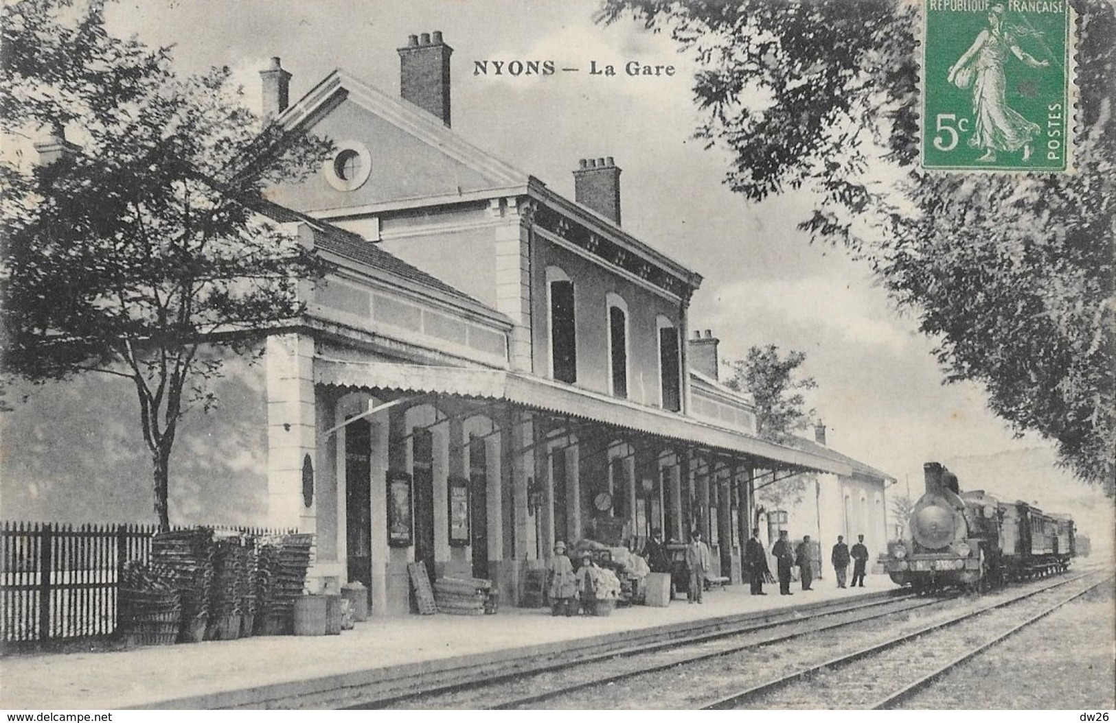 Nyons (Drôme) - La Gare, Train Entrant En Gare En 1915 - Nyons