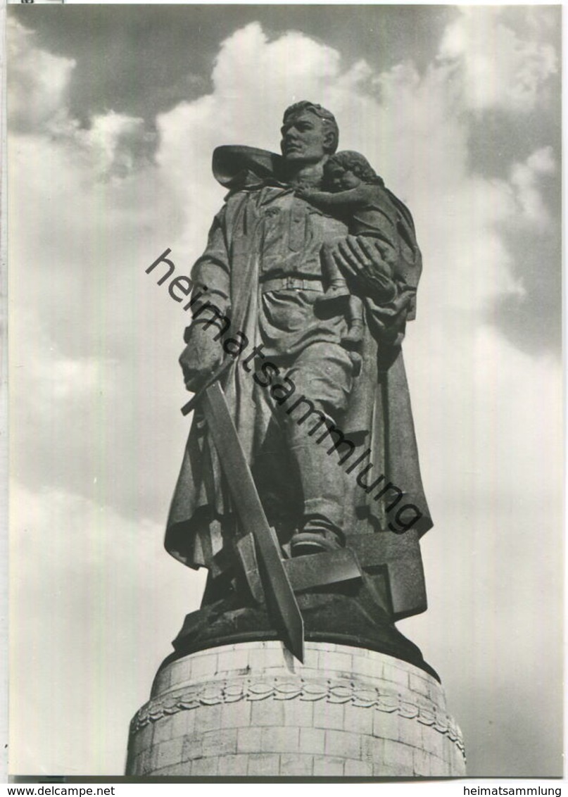 Berlin - Treptow - Sowjetisches Ehrenmal - Foto-Ansichtskarte - Verlag VEB Bild Und Heimat Reichenbach - Treptow