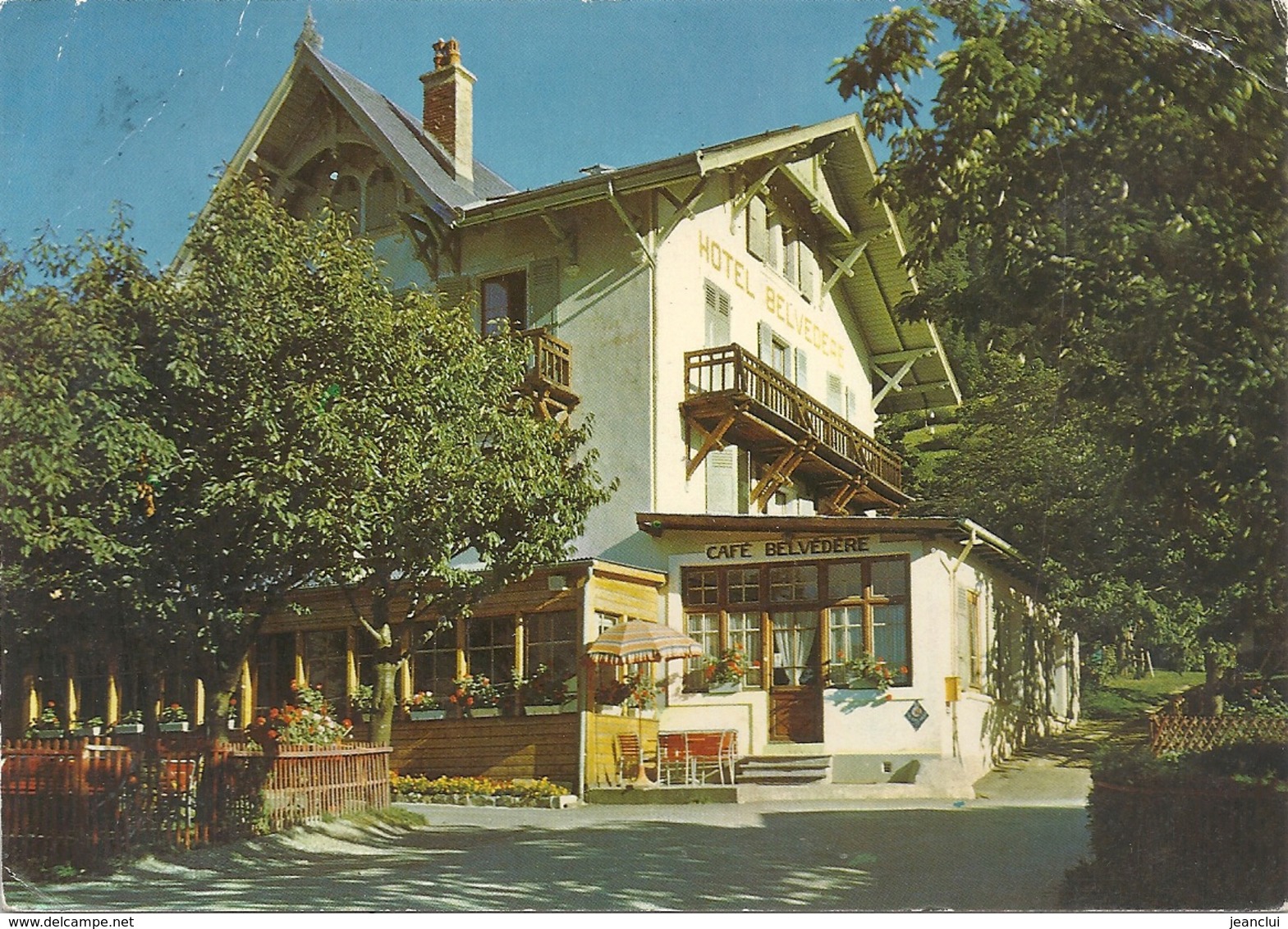 HOTEL BELVEDERE - CHEMIN SUR MARTIGNY . 1 COIN CORNE . AFFR AU VERSO LE 5-5-1975 . 2 SCANES - Martigny