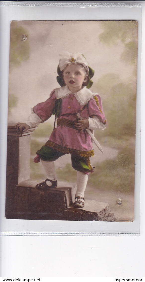 NIÑA FILLE GIRL MENINA DISFRAZ COSTUME ESPADACHIN SWORDSMAN COLORISE-CIRCA 1910s- BLEUP - Fotografie