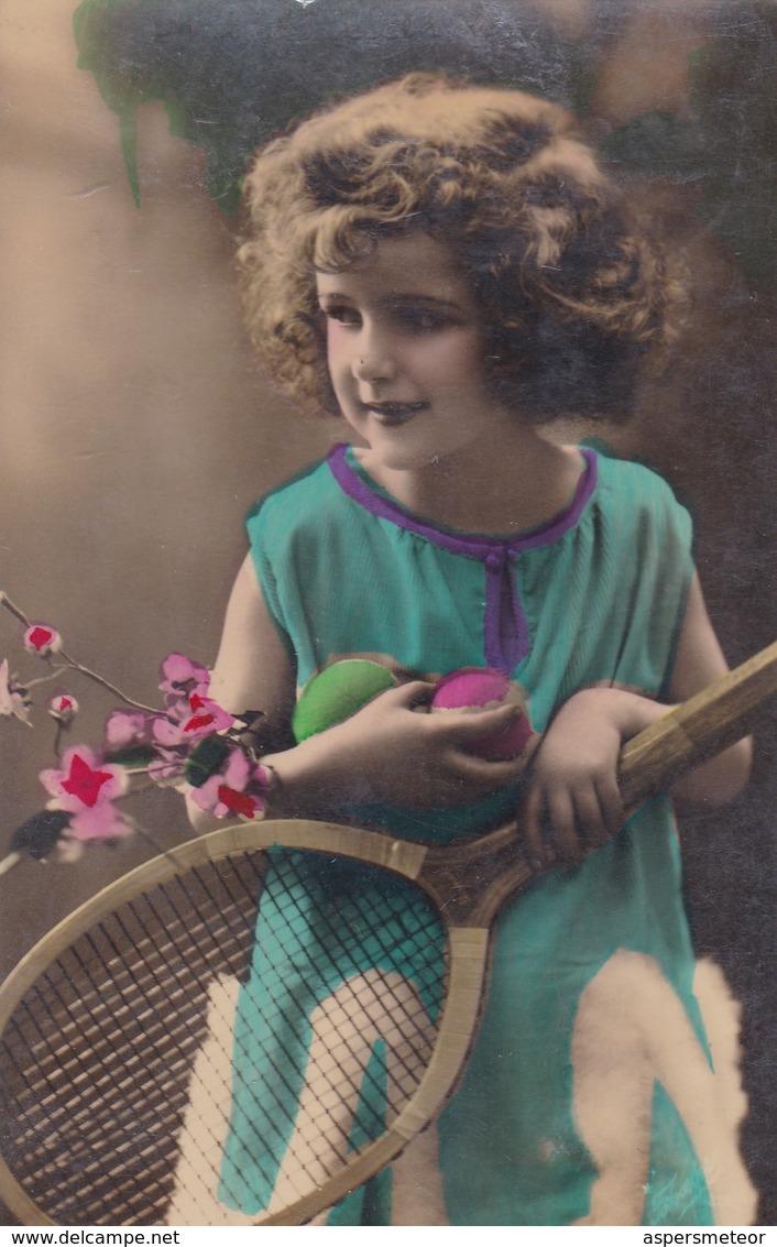 NIÑA GIRL FILLE MENINA JUEGANDO PLAYING BRINCADEIRA JOUENT TENNIS COLORISE-CIRCULEE  CORONEL SUAREZ CIRCA 1900s- BLEUP - Photographs