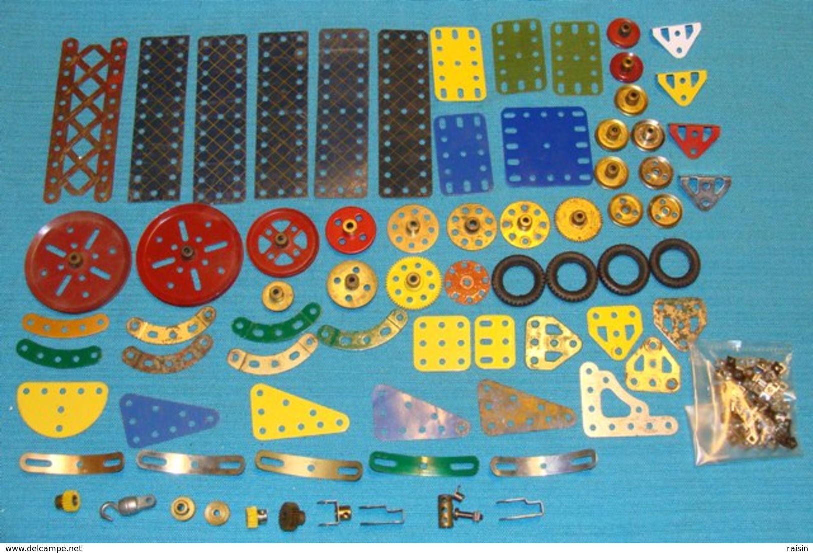 Lot N° 9   Plus De 200 Pièces Meccano Hors Visserie Images Conformes - Meccano