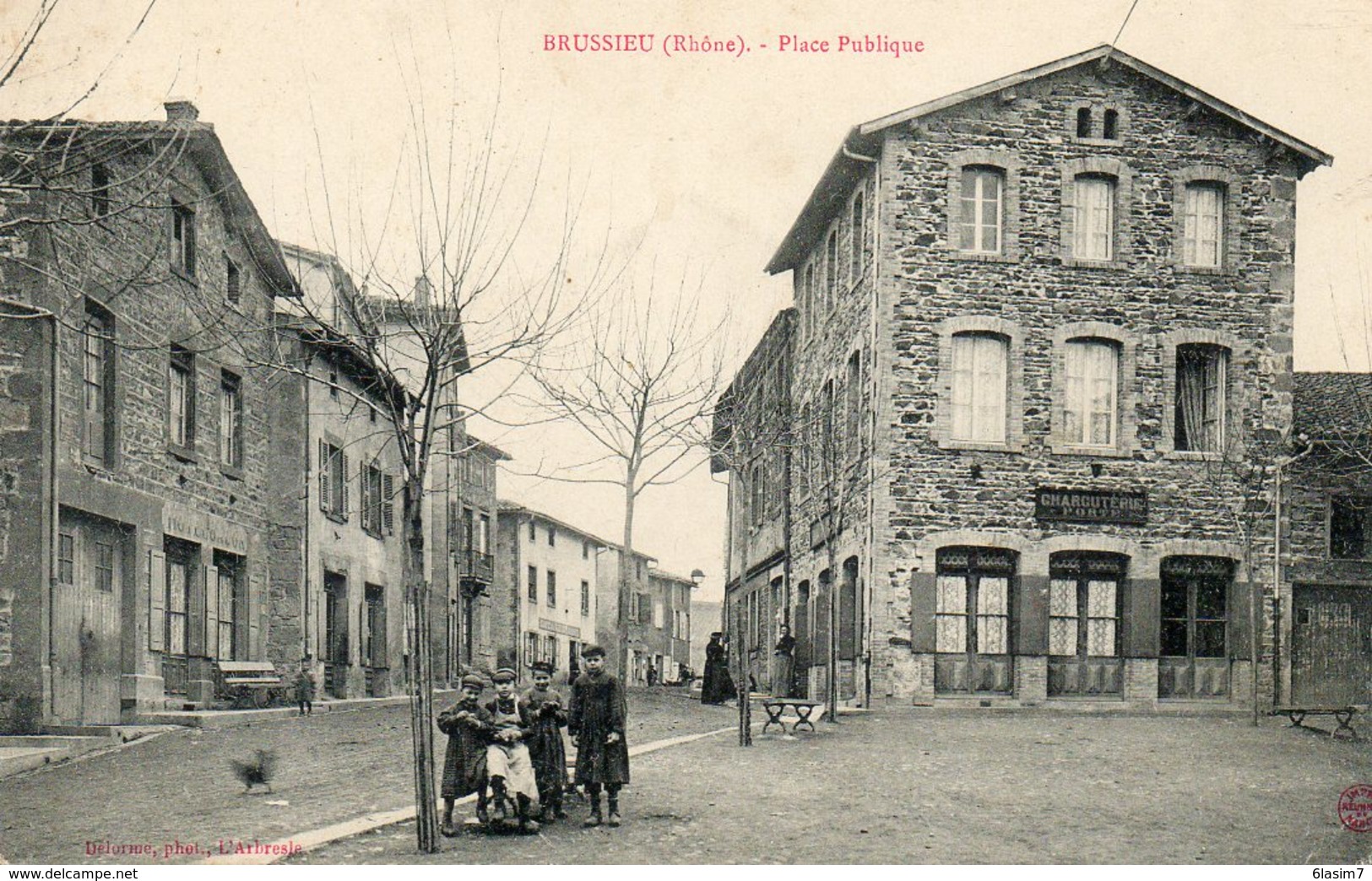 CPA - BRUSSIEU (69) - Aspect De L'Hôtel Et De La Charcuterie De La Place Publique Au Début Du Siècle - Otros & Sin Clasificación