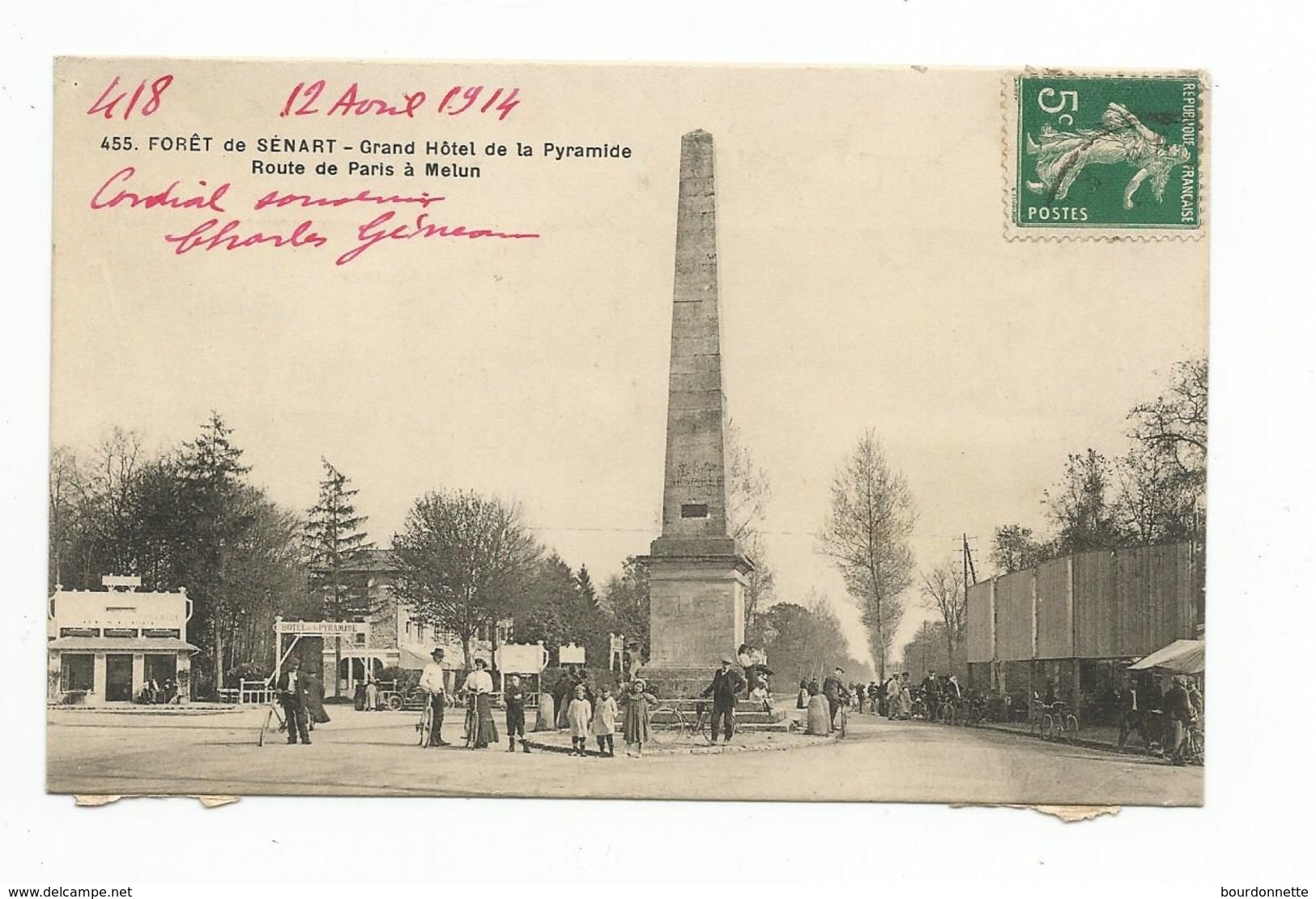 Foret De Senart Grand Hotel De La Pyramide Route Paris A Melun Tres Animée Foule En Velo - Septeuil