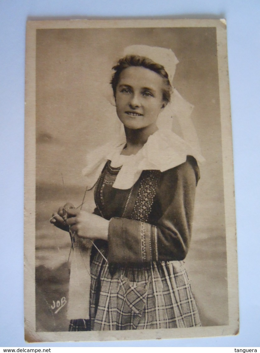 Concarneau Sardinière Attendant L'arrivée Des Bateaux Tricoter Folklore Circulée 1934 Quimper Pli Leger Coin - Pesca