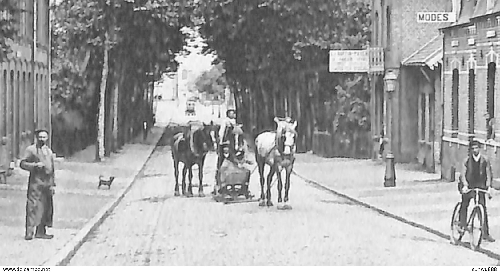 59 - Solesmes - Avenue De La Gare (animée, Bien Curieux Attelage ? 1913, Photo Delsart) - Solesmes