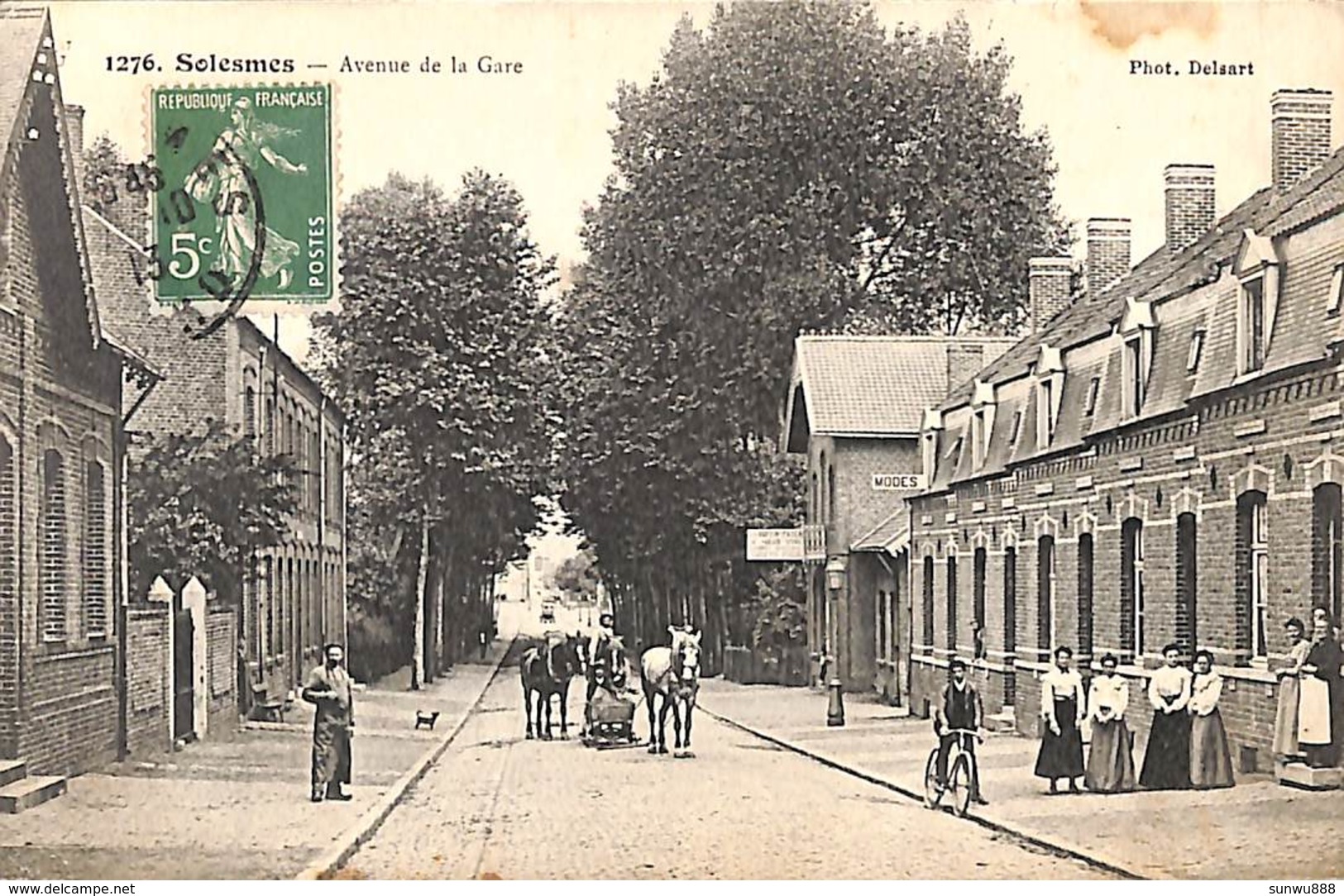 59 - Solesmes - Avenue De La Gare (animée, Bien Curieux Attelage ? 1913, Photo Delsart) - Solesmes