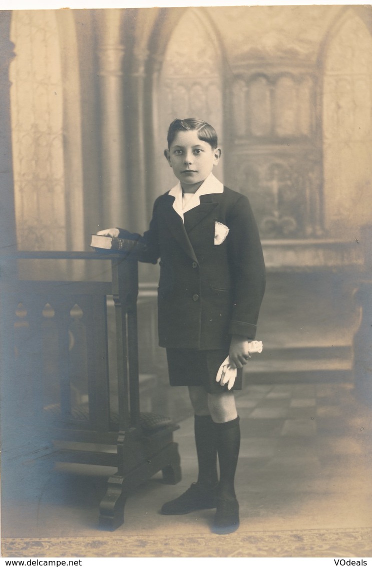 Thèmes - Photographie - Portrait D'enfant - Garçon - Communiant - Photo - Personnes Anonymes