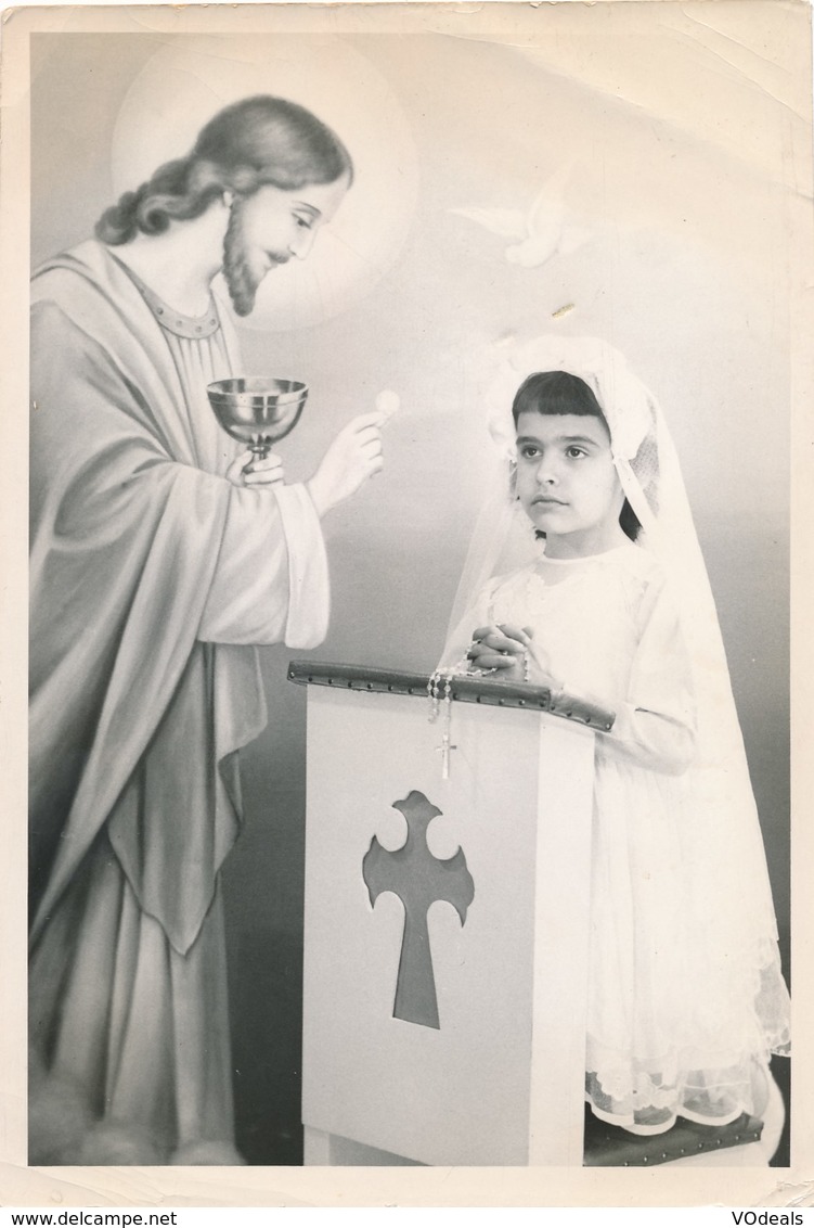 Thèmes - Photographie - Portrait D'enfant - Fille - Communiante - Photo - Personnes Anonymes