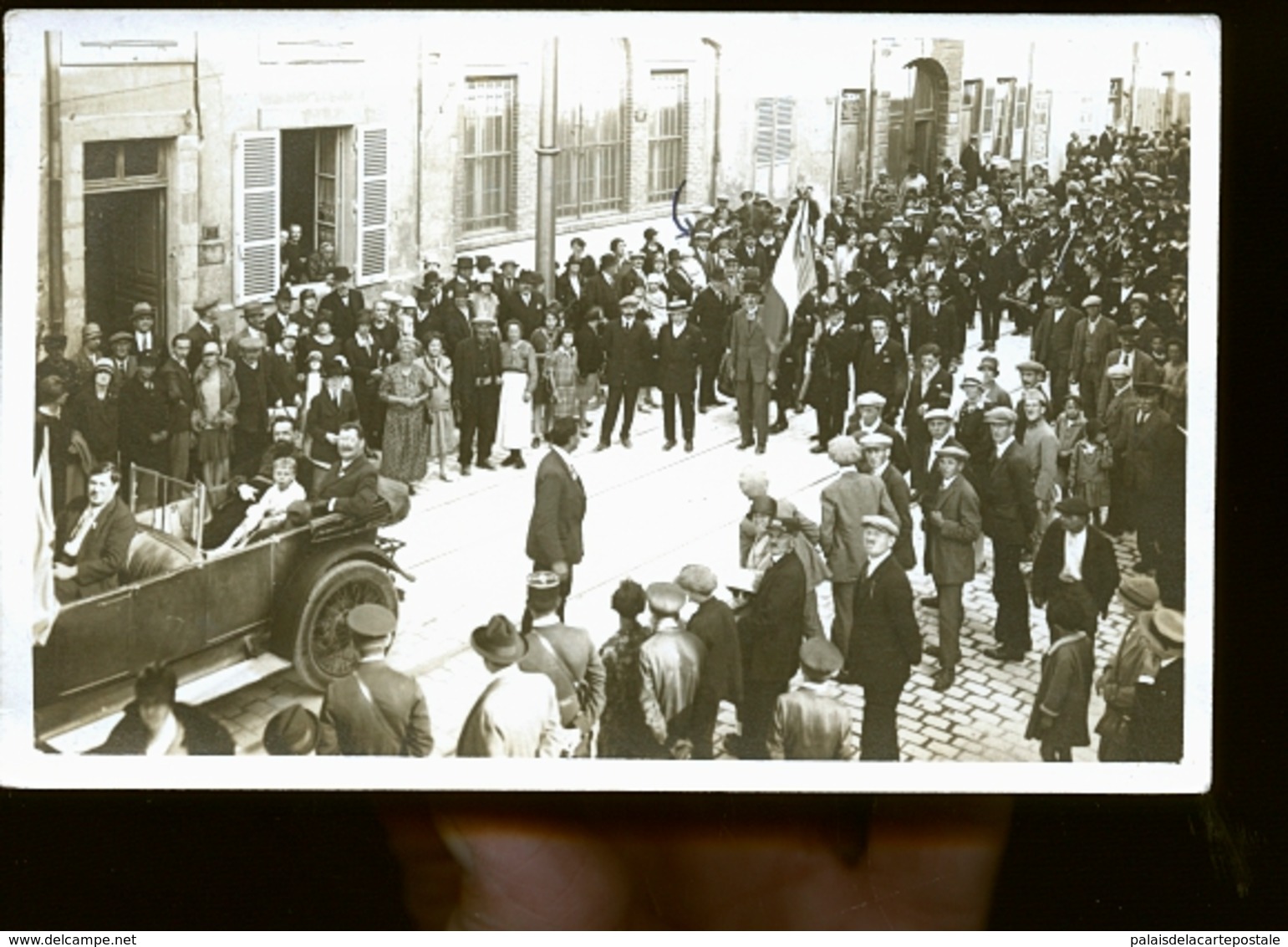 TOURS ? DEFILE                 JLM - Tours