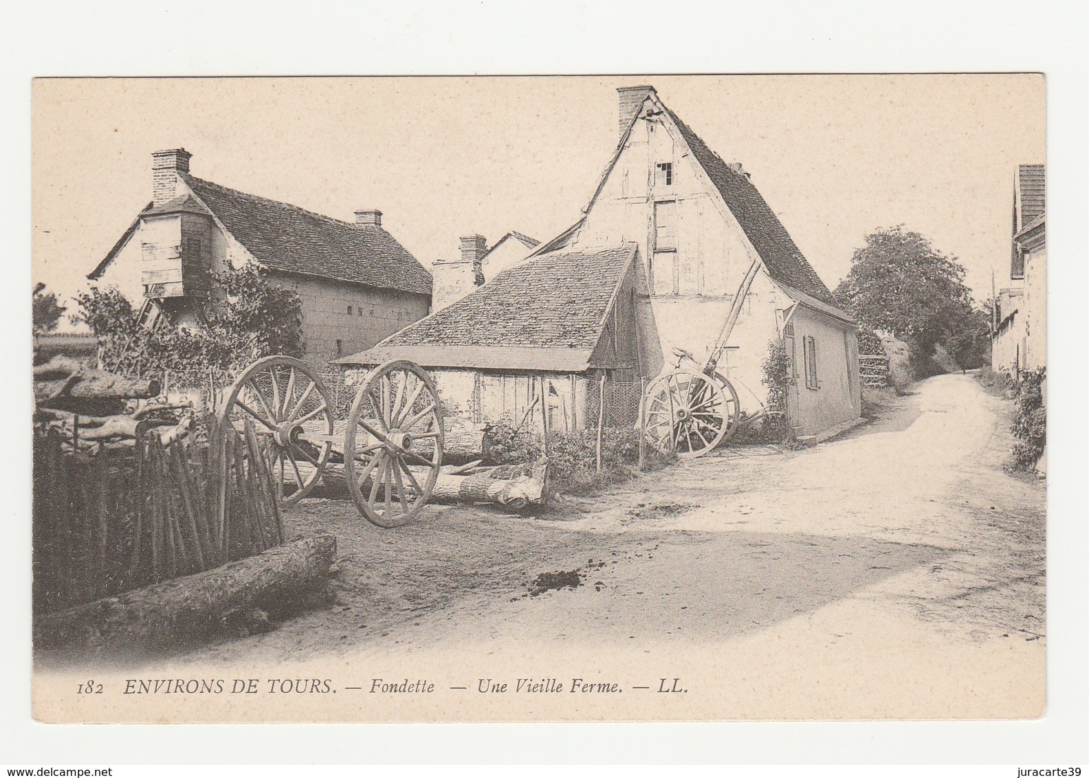 Environs De Tours.Fondettes.37.Indre Et Loire.Une Vieille Ferme. - Fondettes