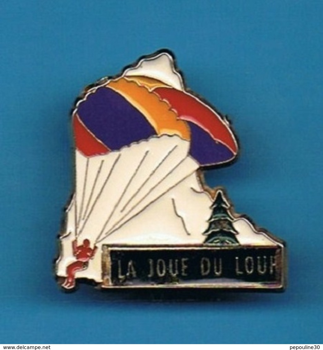 PIN'S //  ** LA JOUE DU LOUP / PARAPENTE ** . (Martineau) - Parachutisme