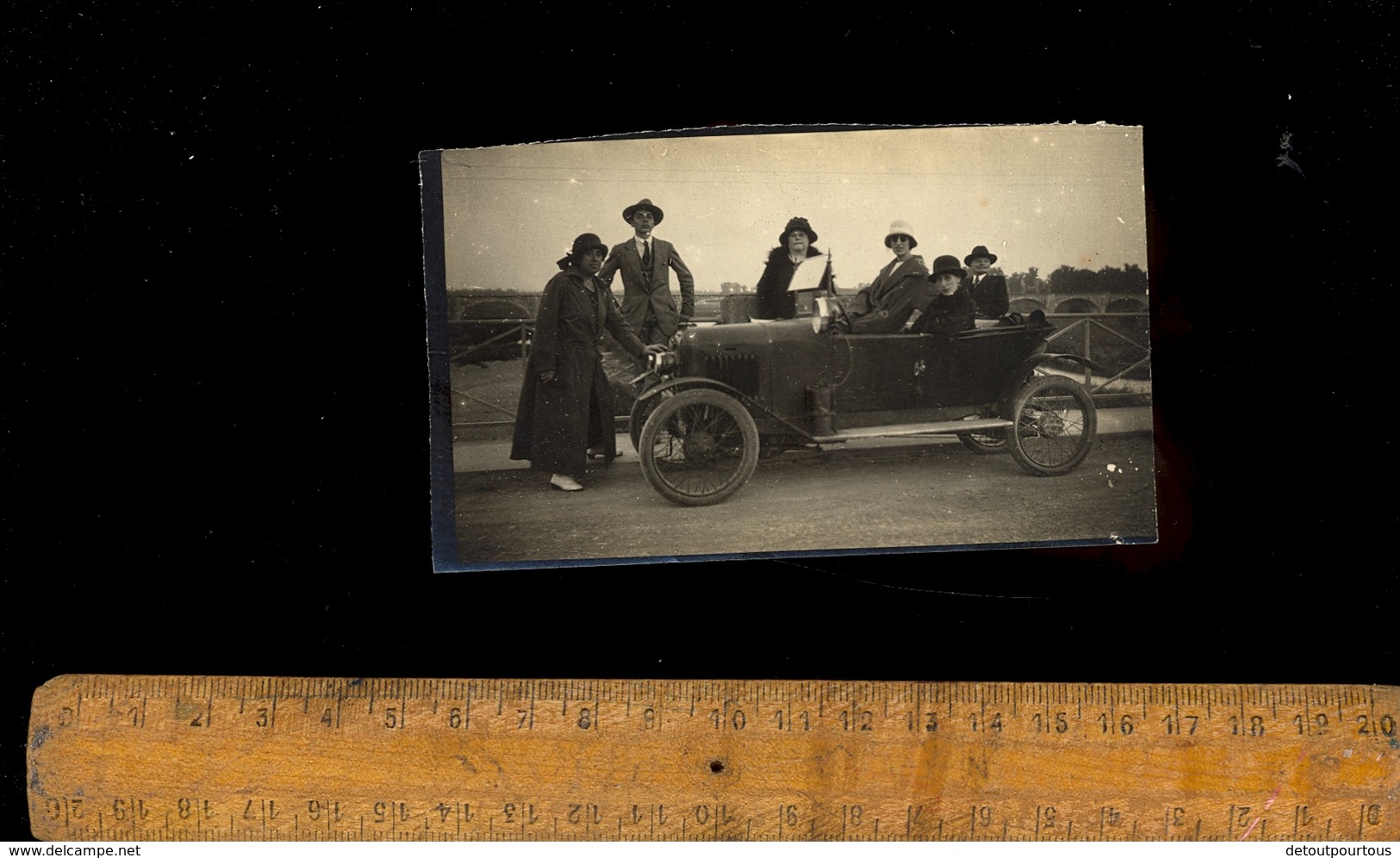 Photographie :  Automobile Voiture Auto Genre Torpédo  1924 à MONTROND LES BAINS - Automobiles