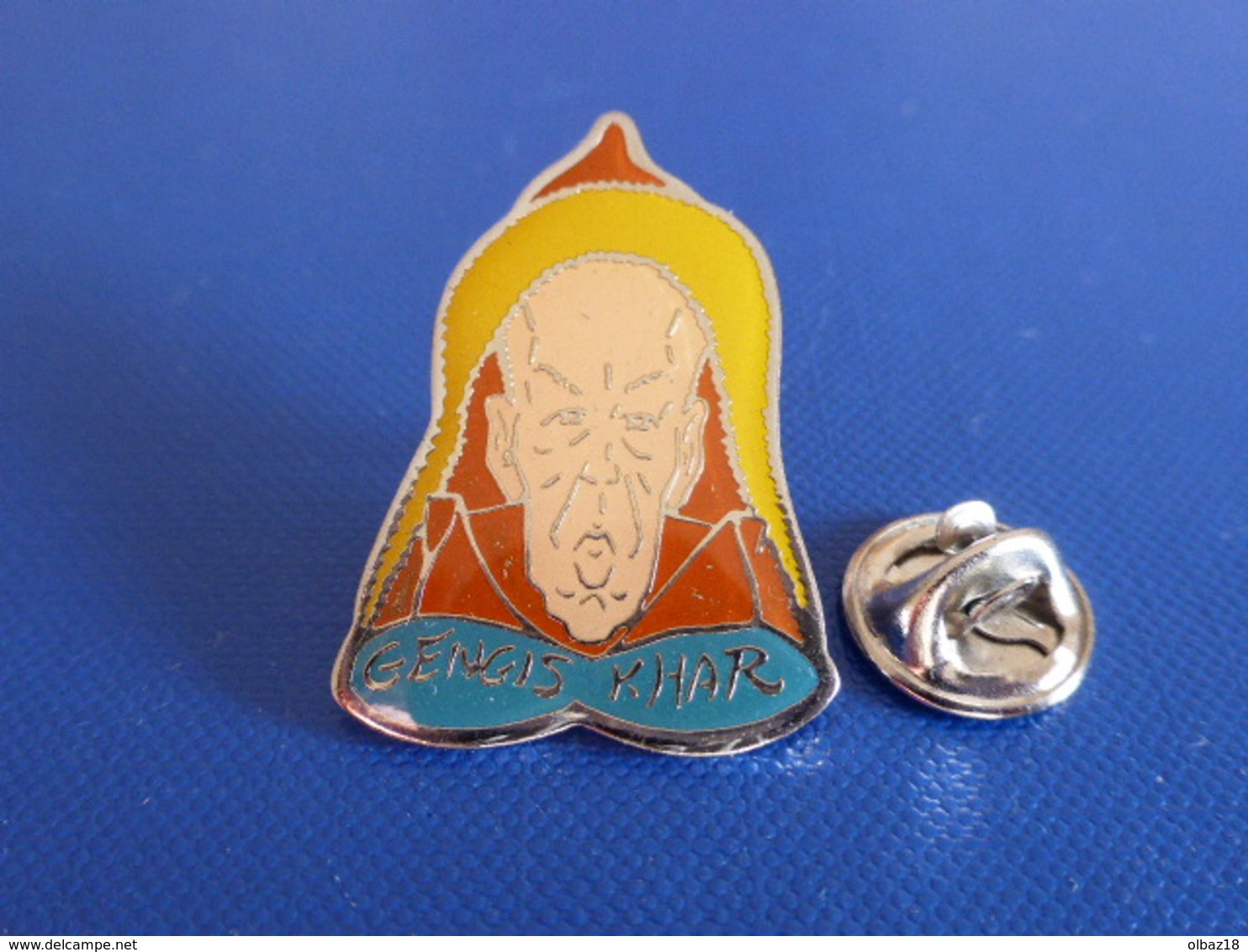 Pin's BD Caricature D'homme Politique - Gengis Khar - Valery Giscard D'Estaing - Gengis Khan (SD14) - Personnes Célèbres