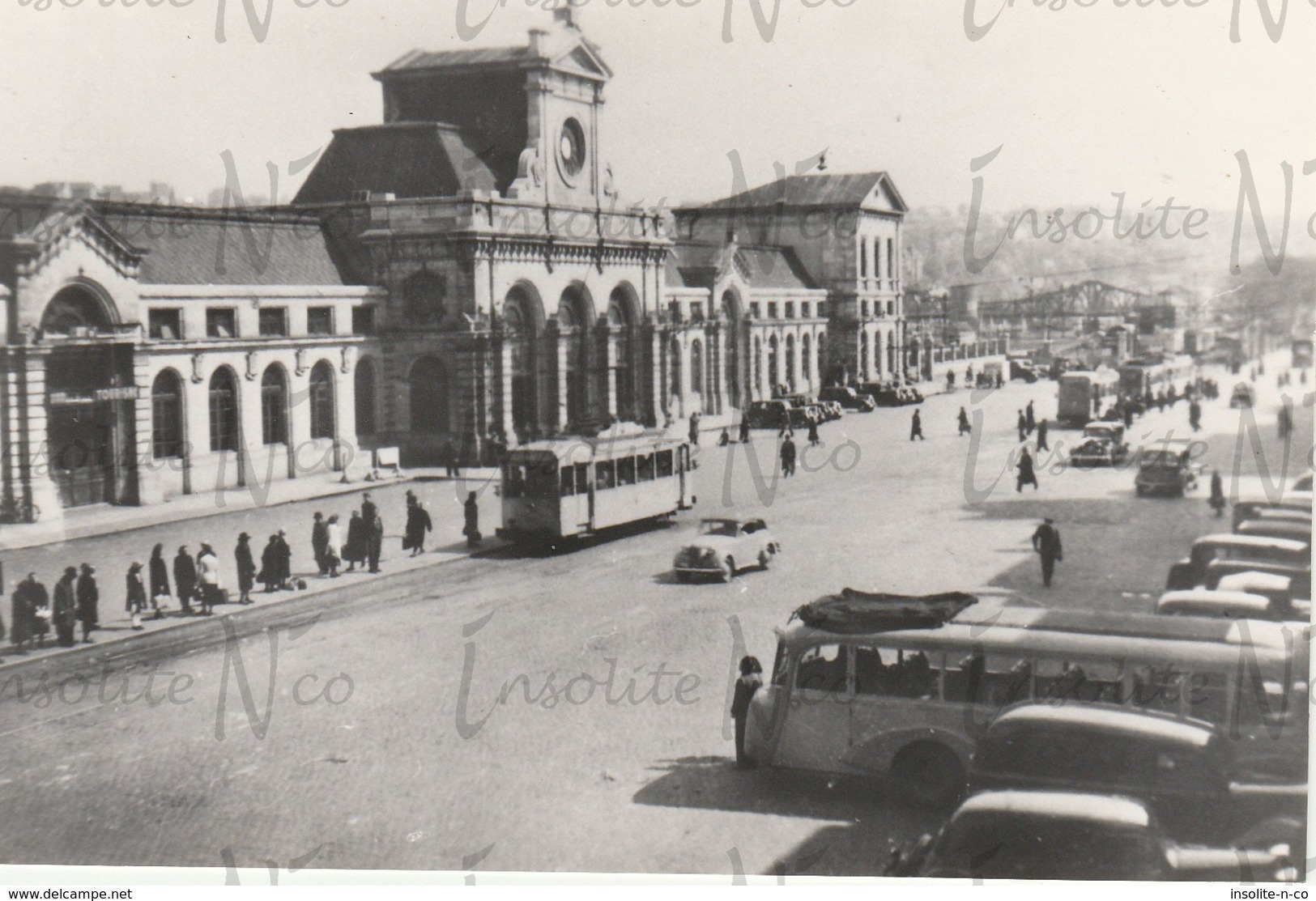 Photographie Place De La Gare Namur Vue De Haut Avec Les Arrêts De Tram, De Bus Vicinaux, Nombreuses Voitures D'époque - Chemin De Fer