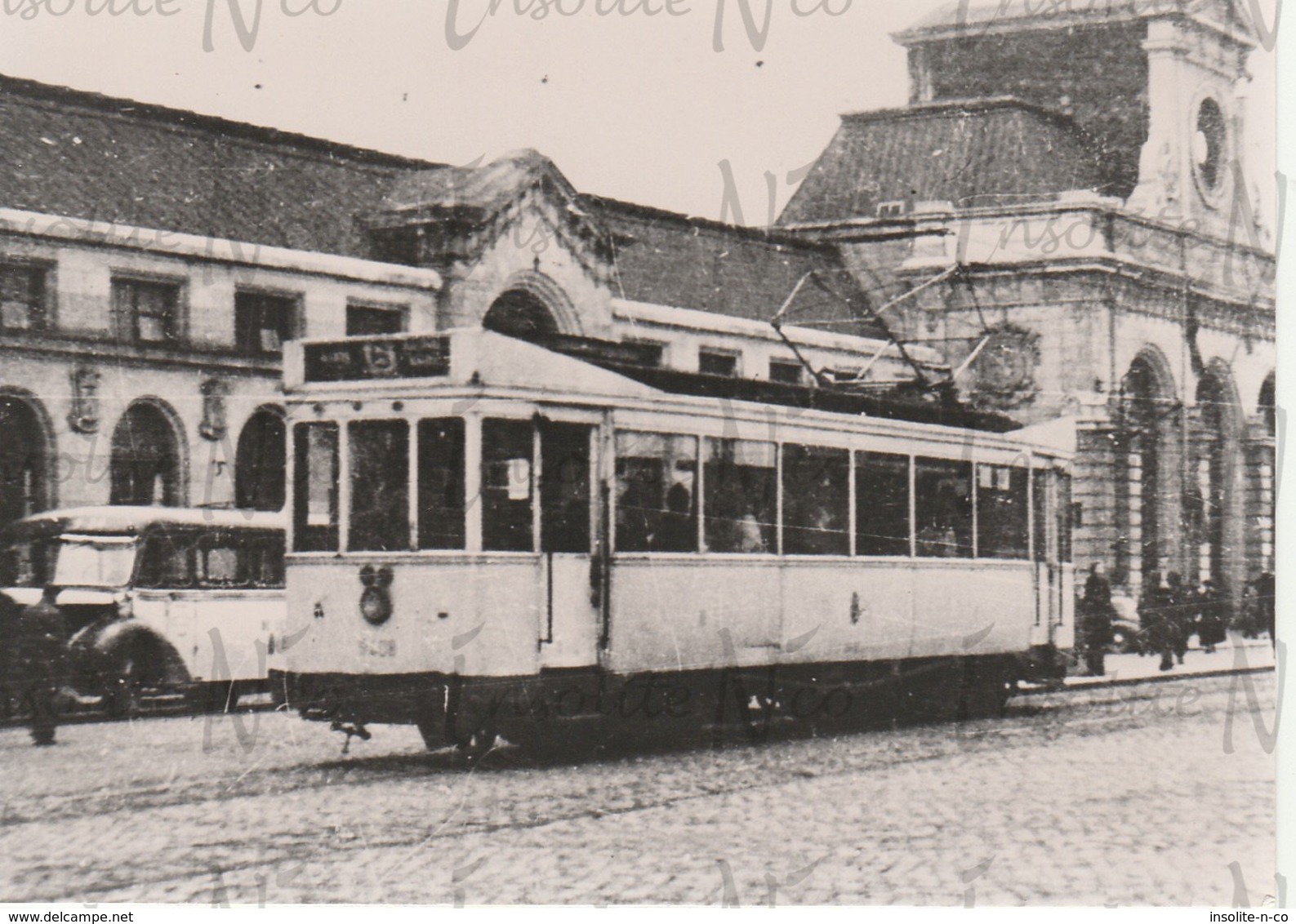 Photographie Tram N°8 à L'arrêt Devant La Gare De Namur - Chemin De Fer