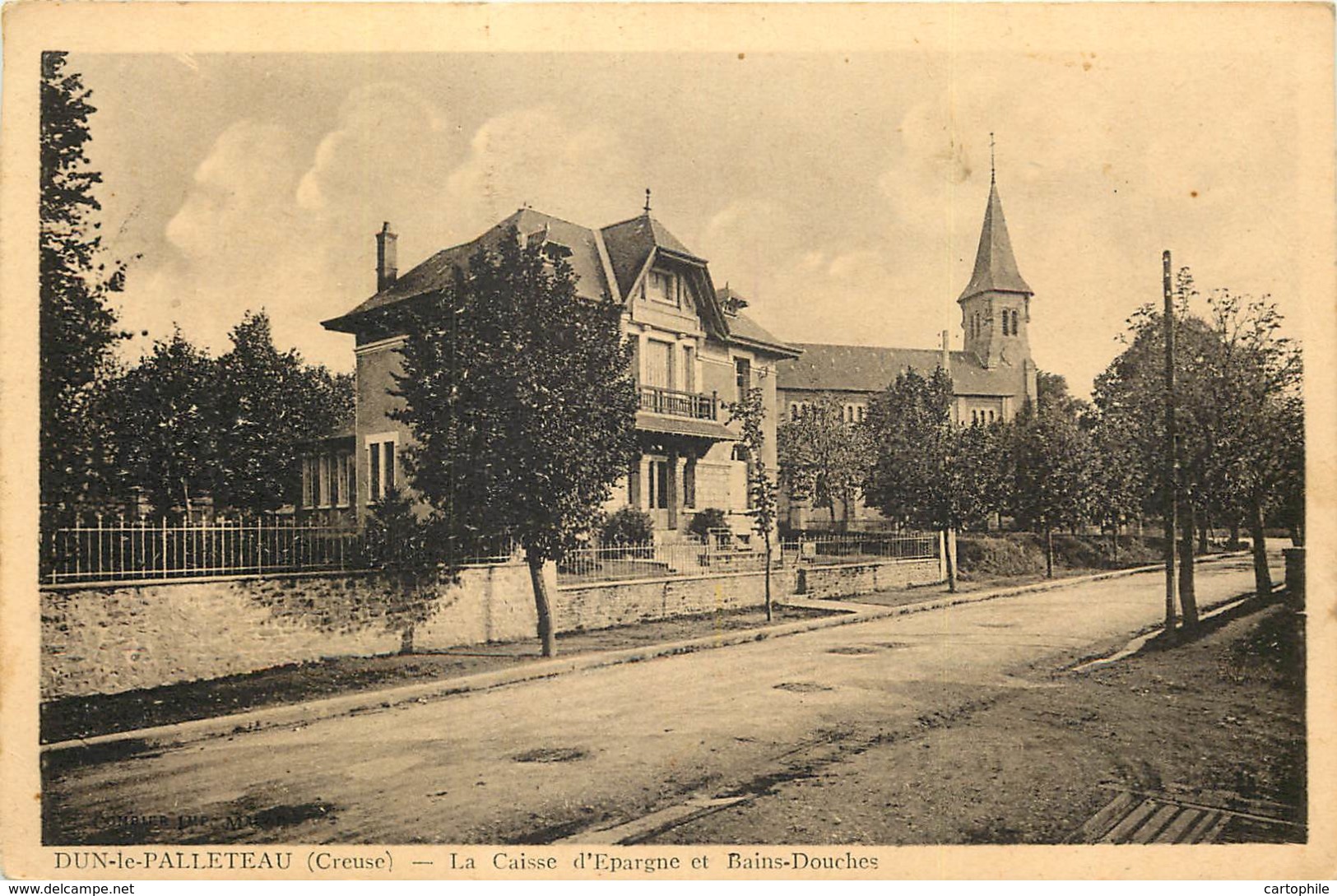 23 - DUN LE PALLETEAU - La Caisse D'epargne Et Bains Douches En 1943 - Dun Le Palestel