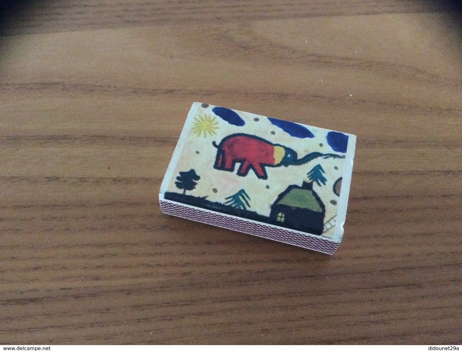 Boîte D'allumettes Seita Série Dessin D'enfant "l'éléphant Volant" (grattoirs Quadrillés) - Matchboxes