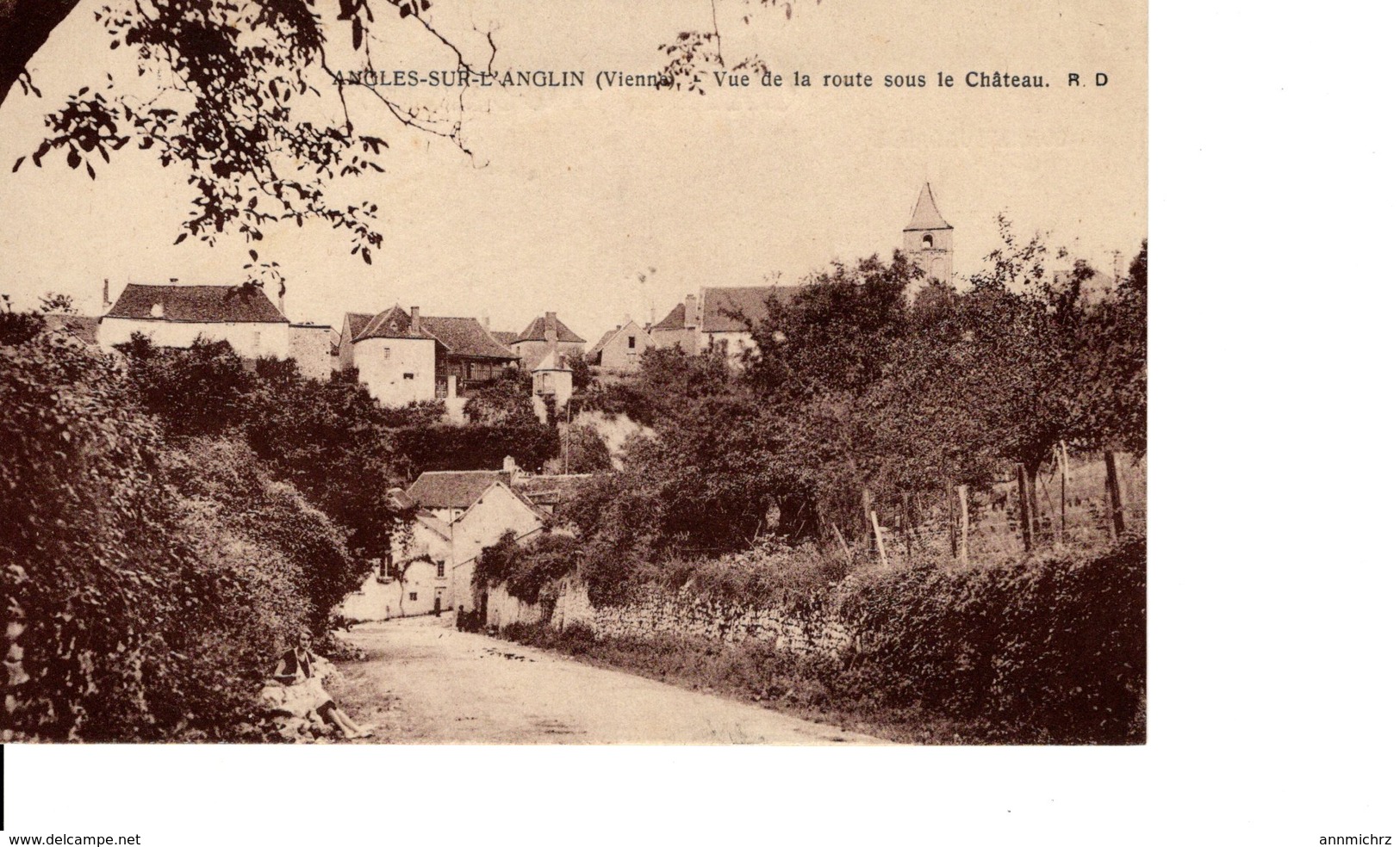 ANGLES SUR L'ANGLIN VUE DE LA ROUTE  SOUS LE CHATEAU - Andere & Zonder Classificatie