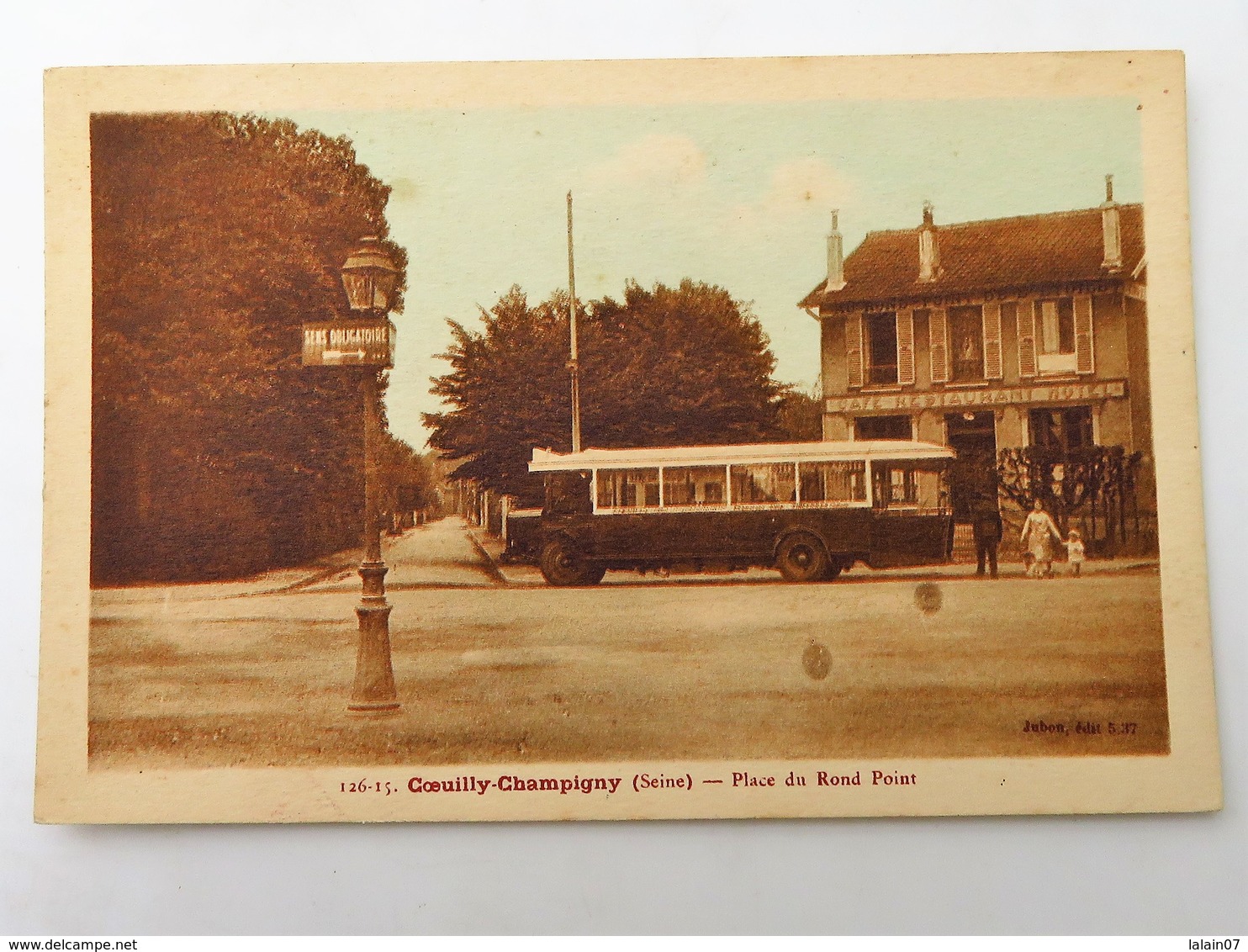 C.P.A. : 94 COEUILLY CHAMPIGNY : Place Du Rond Point, Café Restaurant Hôtel, Bus - Champigny Sur Marne