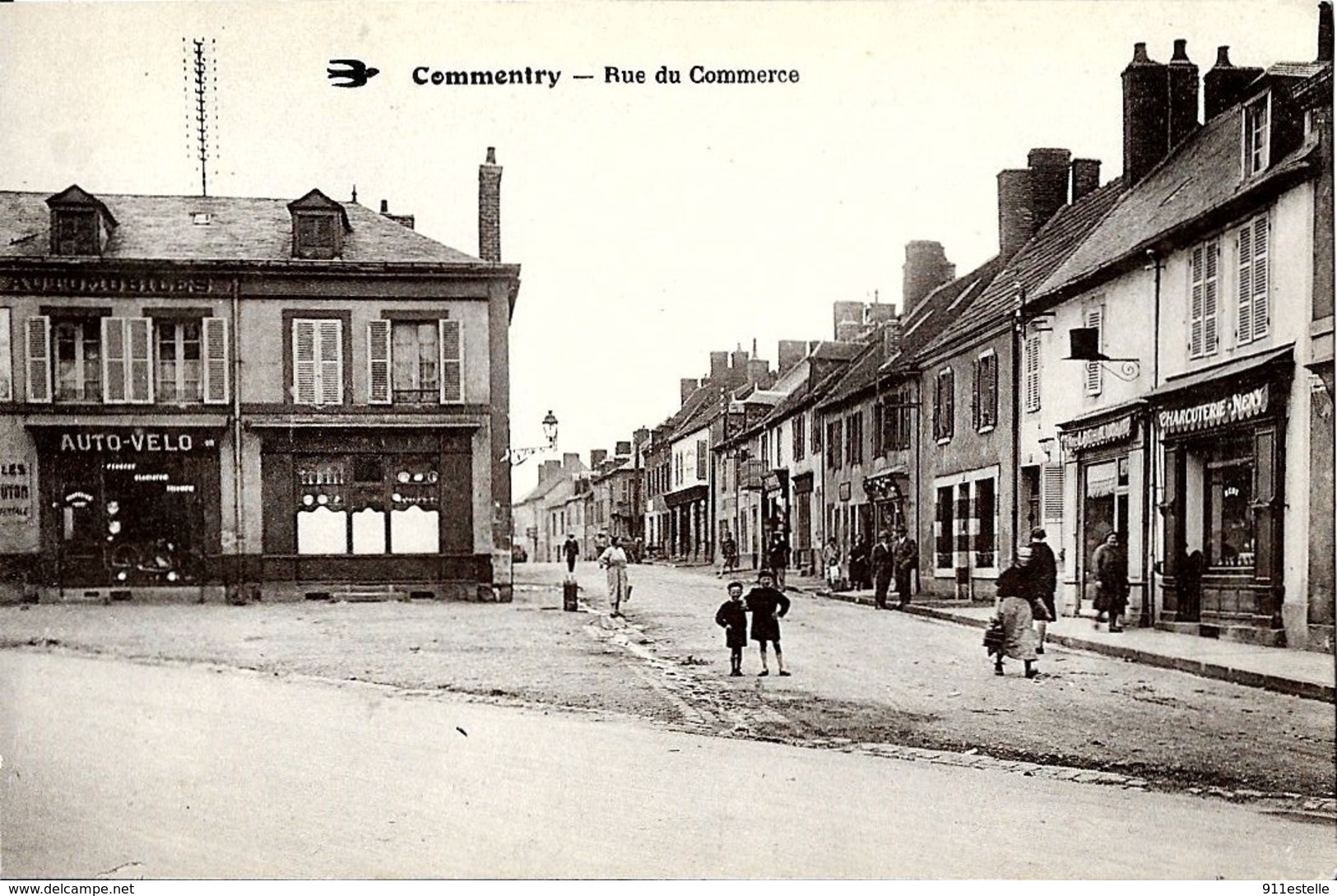 03 COMMENTRY -  RUE DU COMMERCE ,( GARAGE AUTO VELO ) - Commentry