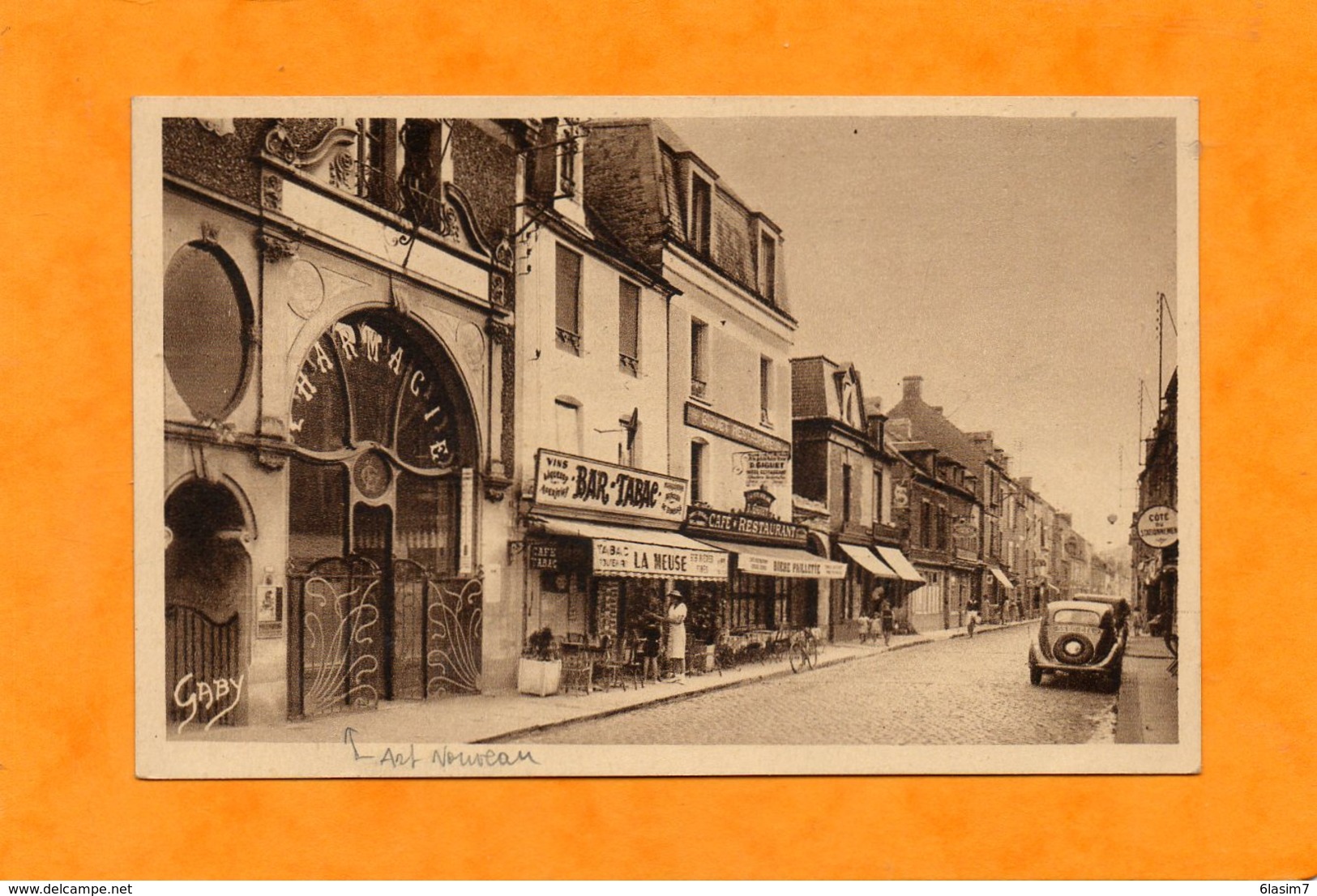 CPA - La DELIVRANDE (14) - Aspect De La Pharmacie Style Art Nouveau Au Début De La Grande Rue En 1953 - Other & Unclassified