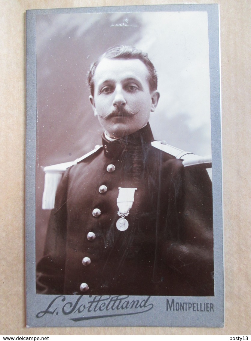 Militaria - Photographie CDV Sous-Officier Ou Officier ? ( Voir Epaulettes) - Médaillé - Photo Sottettiand, Montpellier - Old (before 1900)