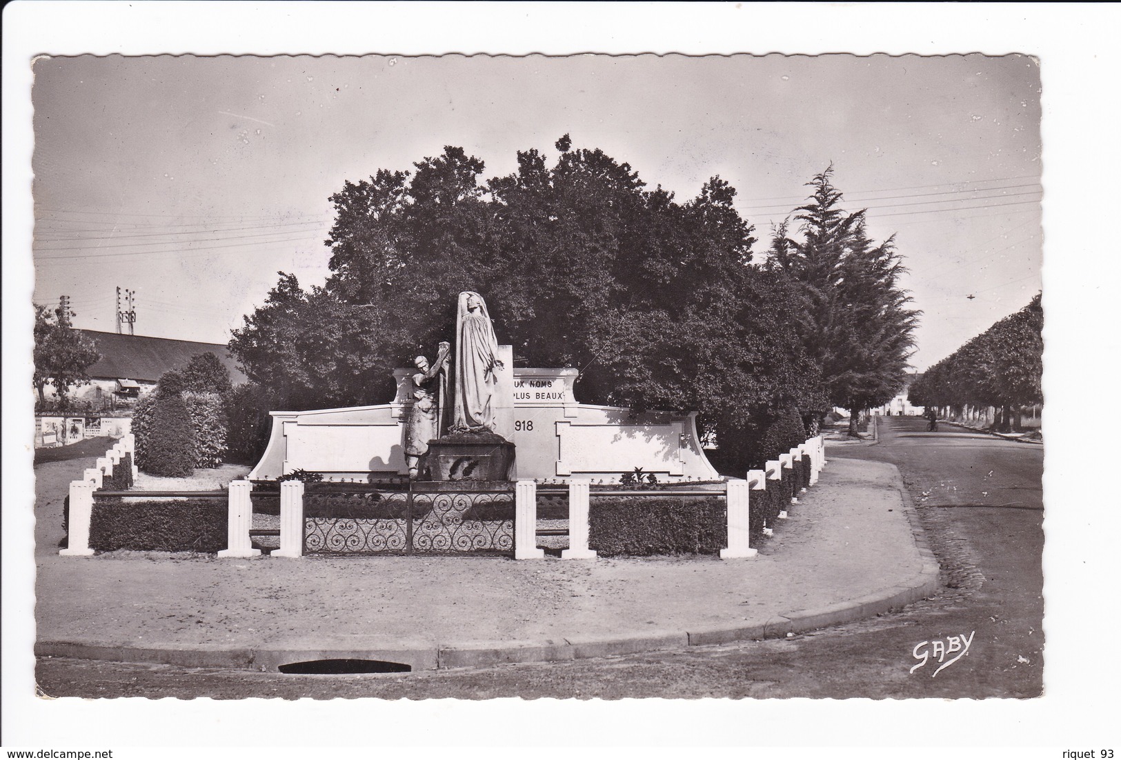 MAYENNE - Le Monument Aux Morts 1914-1918 . 1939-1940 - Mayenne