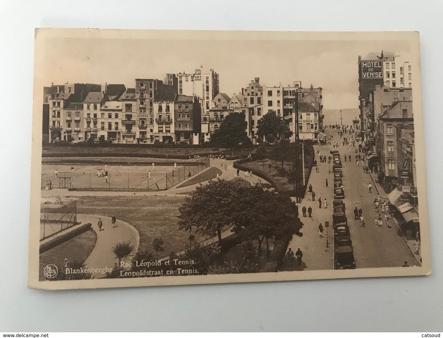 Carte Postale Ancienne   Blankenberghe Rue Léopold Et Tennis - Blankenberge