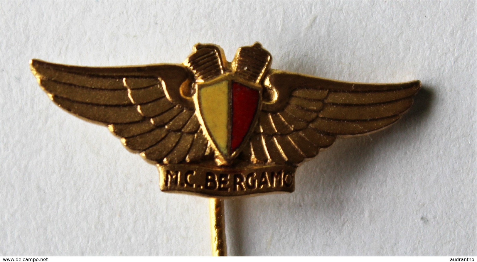 Moto Insigne émaillé Pin's M. C. Bergamo Moto Club Italie - Motos