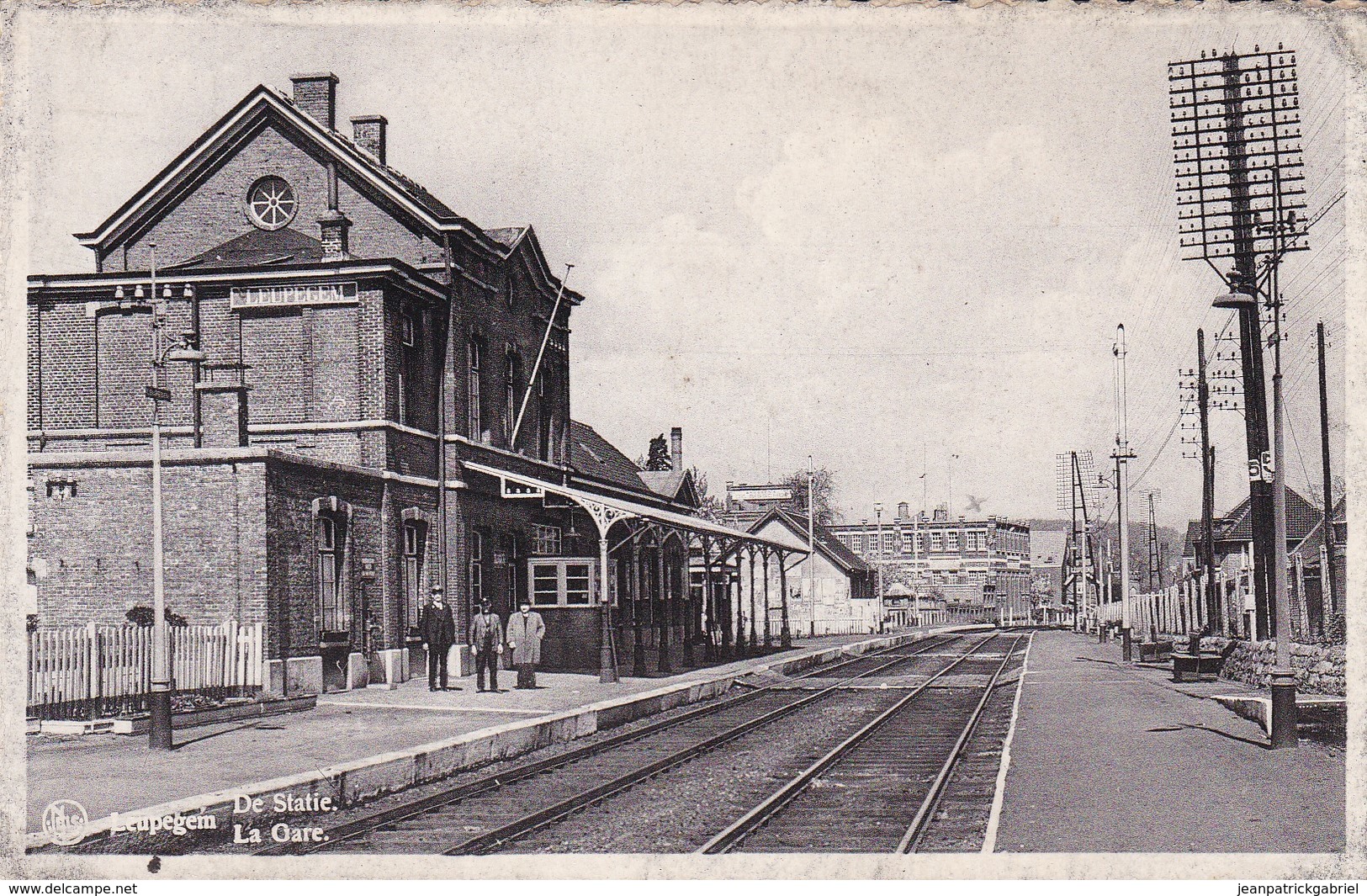 Leupegem La Gare Interieur De La Gare - Stazioni Senza Treni