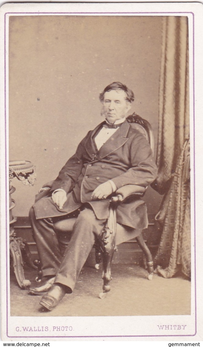 ANTIQUE CDV PHOTO - SEATED MAN. DR. WREFORD. WHITBY STUDIO - Old (before 1900)