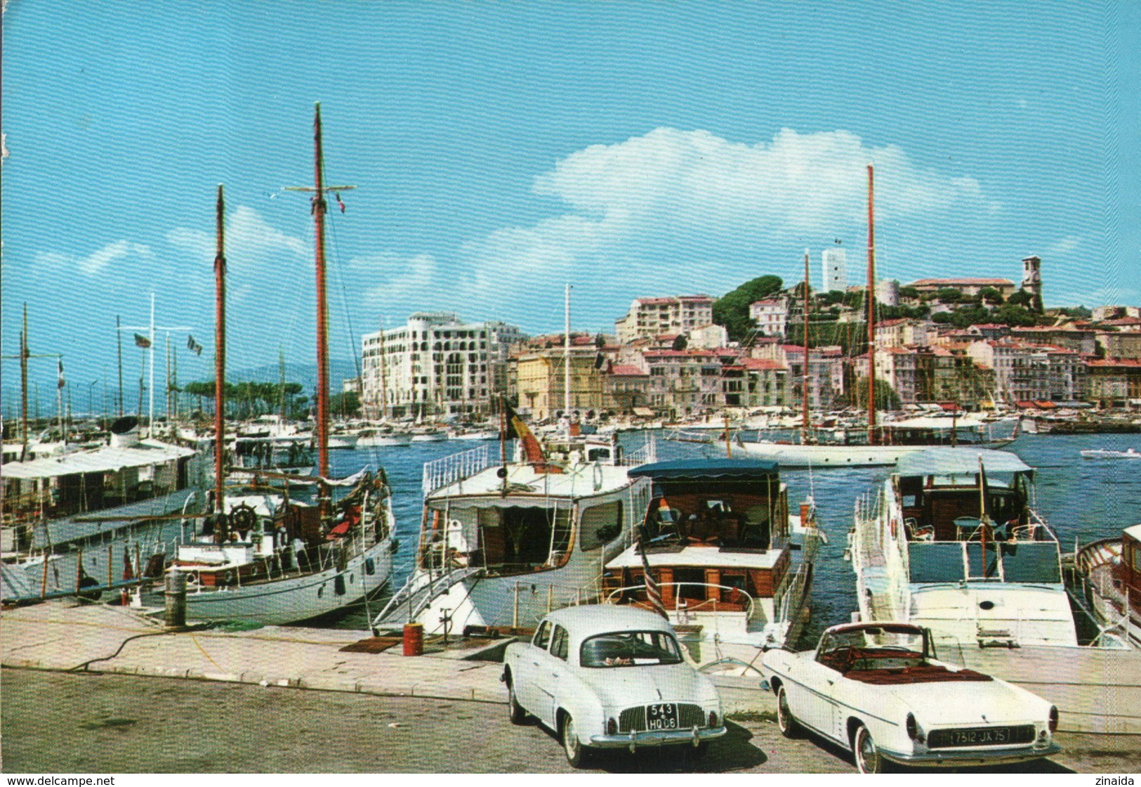 CARTE POSTALE - CANNES - UN COIN DU PORT , LE QUAI ST-PIERRE ET LE SUQUET - VOITURE RENAULT DAUPHINE CARAVELLE - Cannes