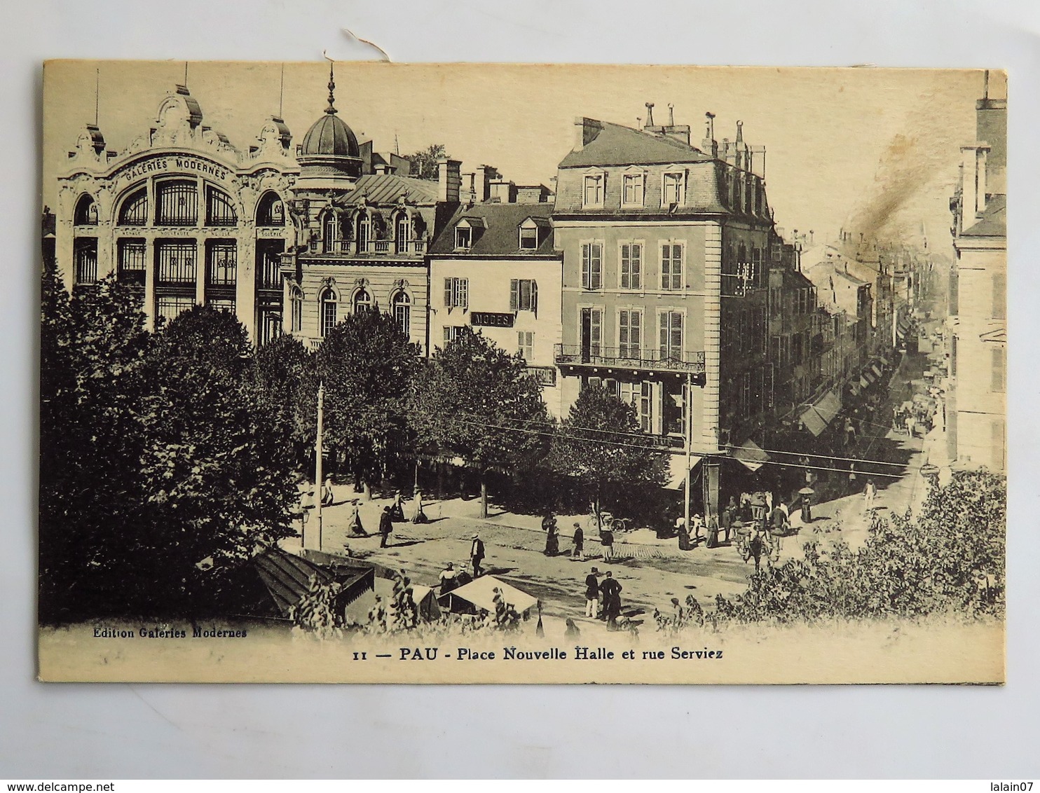 C.P.A. : 64 PAU : Place Nouvelle Halle Et Rue Serviez, En 1916 - Pau