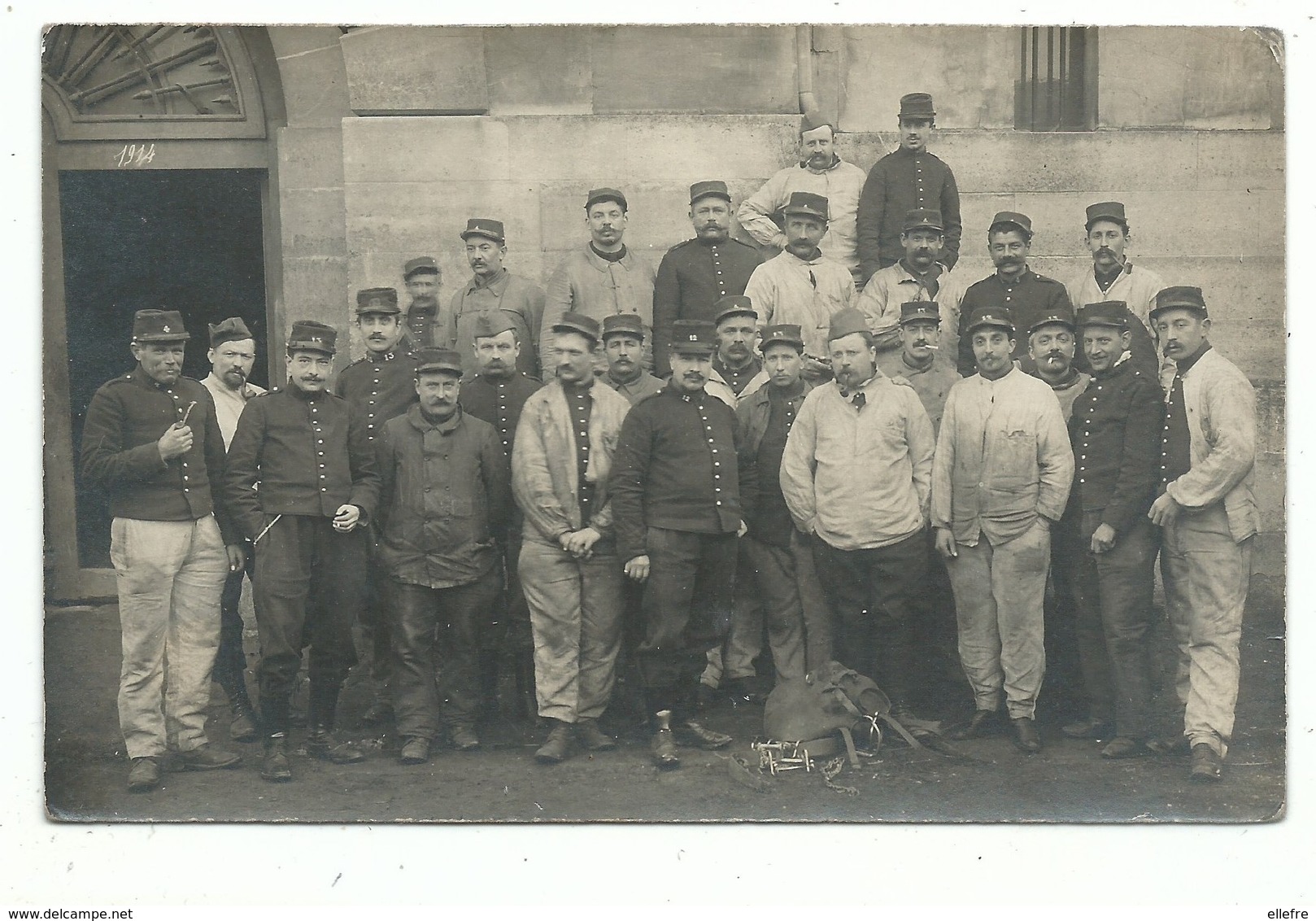 CPA Militaria Carte Photo Guerre 14/18 Poilus 1914 Soldats à Localiser - Sans Indication Au Recto - Da Identificare