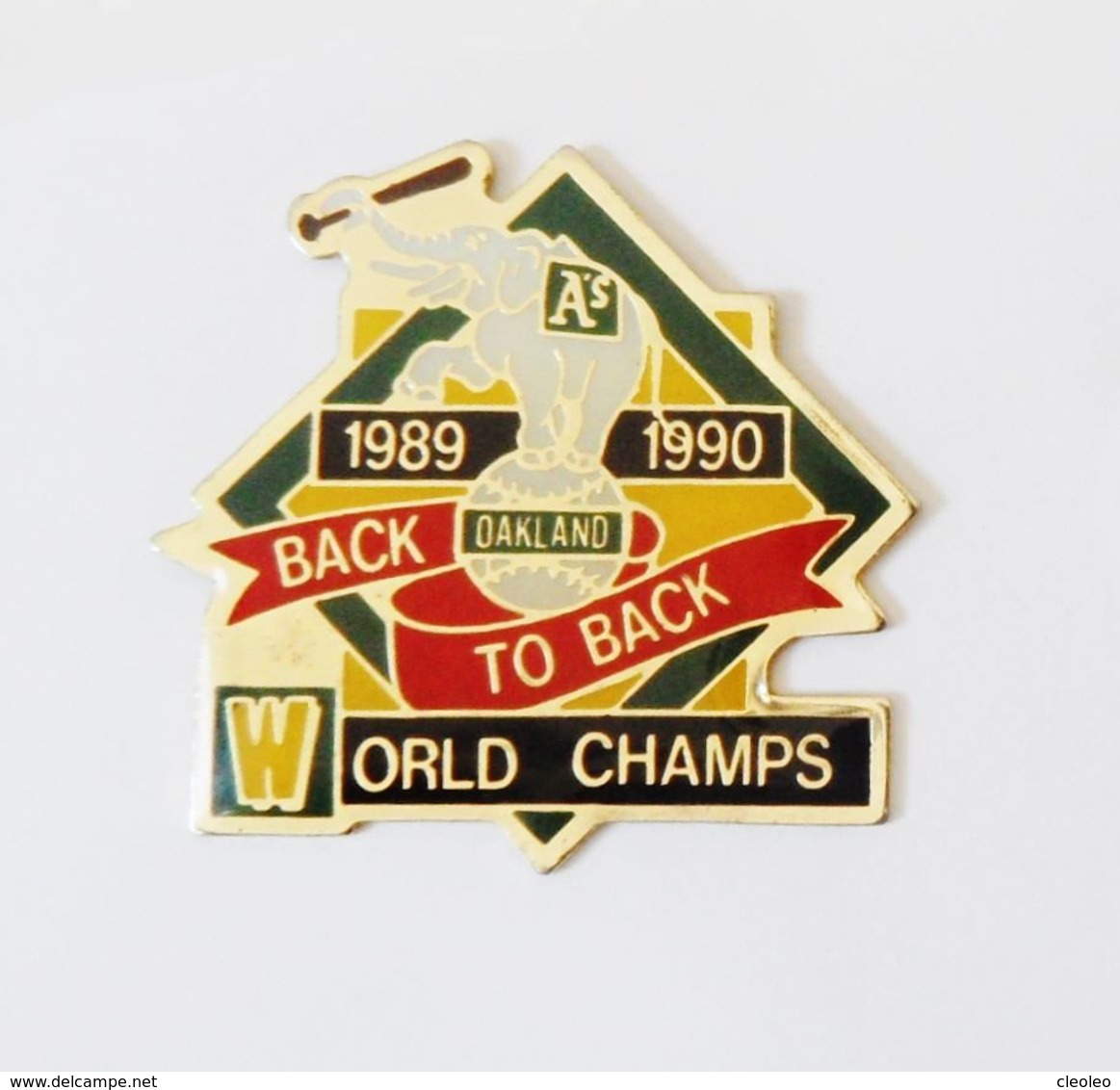 Grand Pin's éléphant Baseball Oakland World Champs - 2 Attaches - Animaux - Baseball