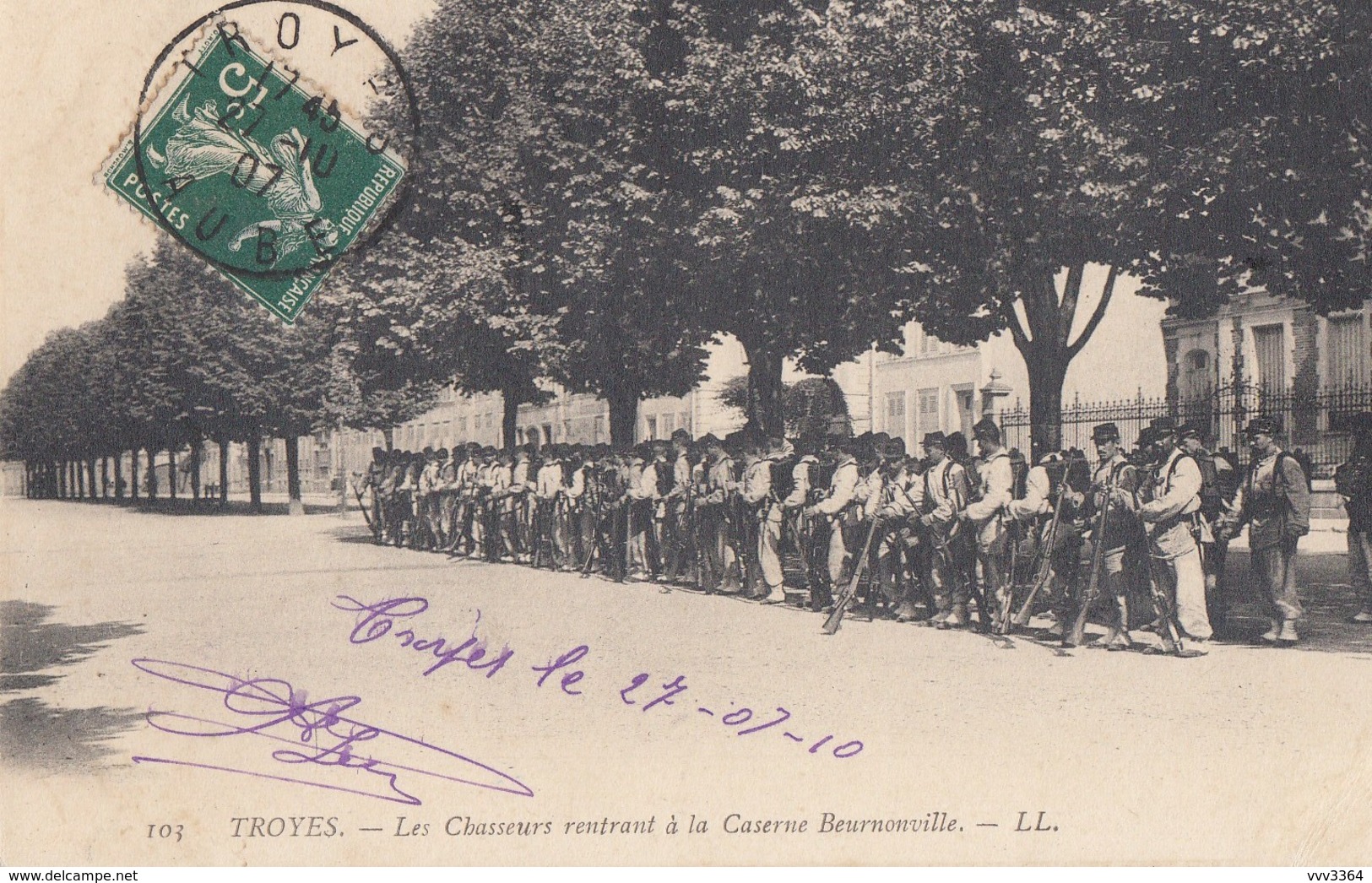 TROYES: Les Chasseurs Rentrant à La Caserne Beurnonville - Troyes