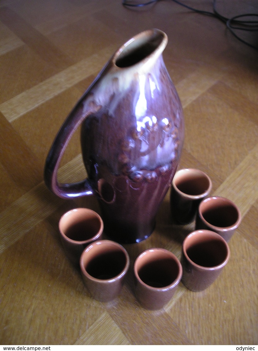 Clay Pitcher With 6 Shots - Other & Unclassified