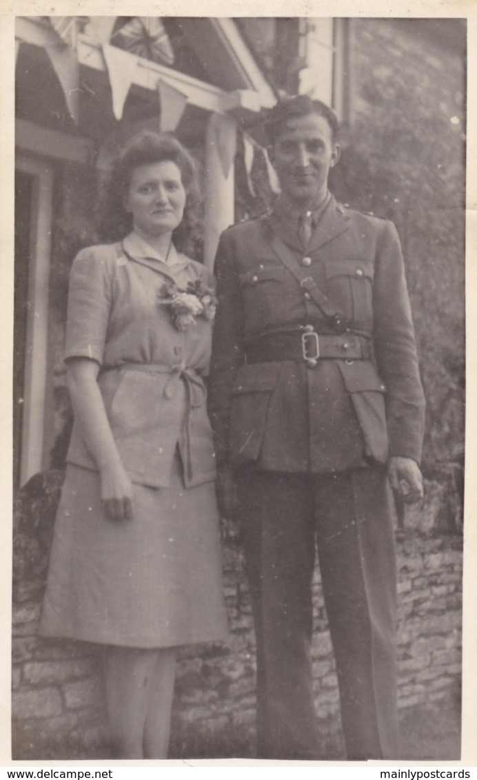 AQ89 Photograph - Soldier With A Lady - War, Military