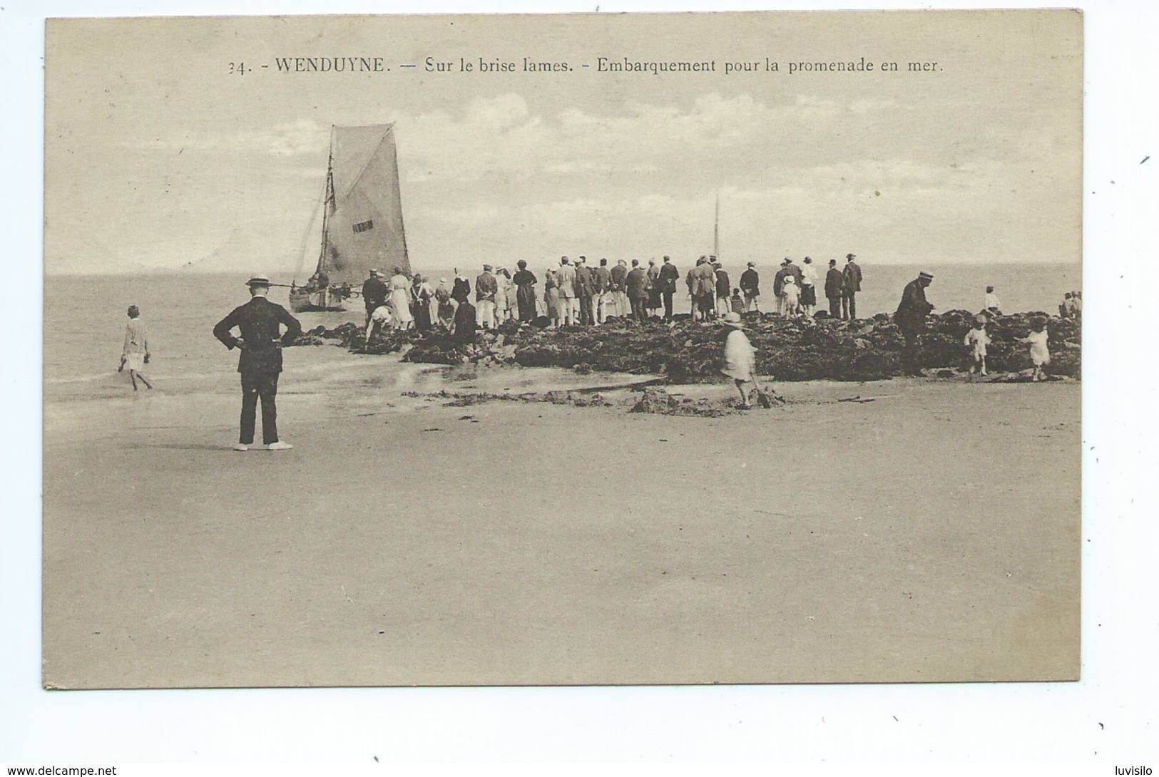 Wenduine Wenduyne  Sur Le Brise Lames  Embarquement Pour La Promenade En Mer - Wenduine