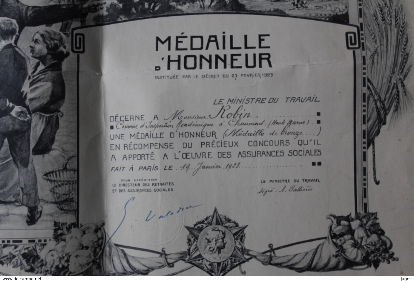 Diplome  Médaille D'honneur    1928 - Diploma & School Reports