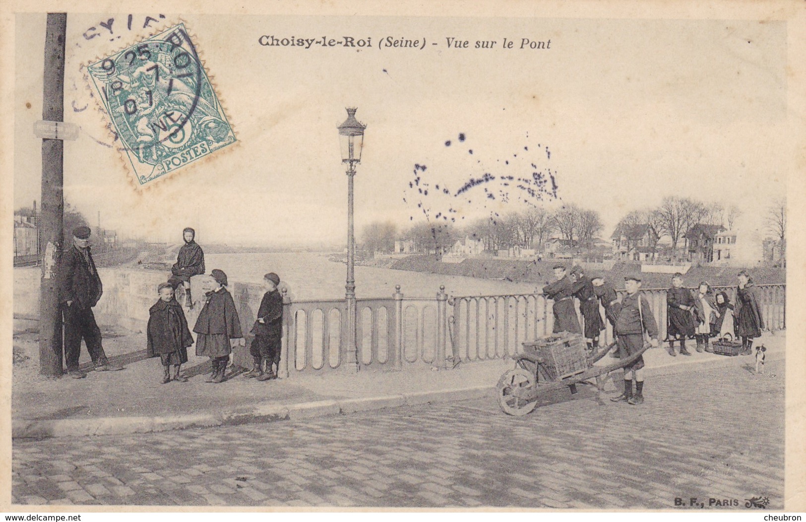 94. CHOISY LE ROI. CPA . ANIMATION ET VUE SUR LE PONT. ANNÉE 1907 - Choisy Le Roi