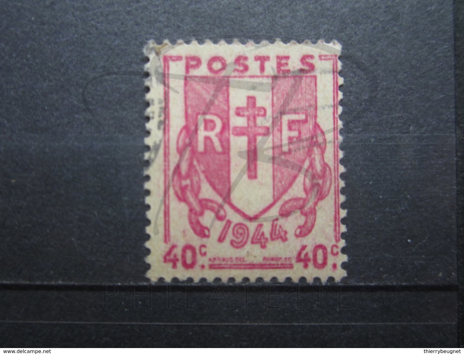 VEND BEAU TIMBRE DE FRANCE N° 672 , TRAIT BLANC AU DESSUS DU " R " !!! - Usati