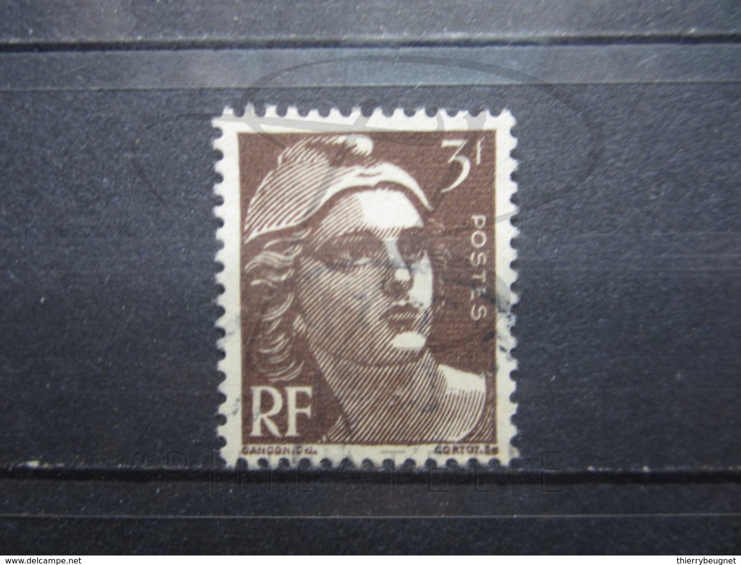 VEND BEAU TIMBRE DE FRANCE N° 715 , FOND LIGNE (a) !!! - Usados