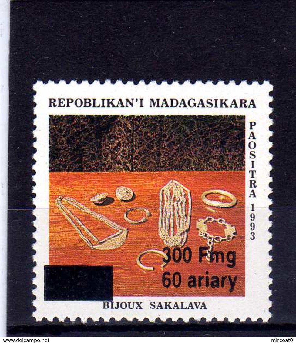 MADAGASCAR  1998  MNH  - BIJOUX : SAKALAVA / SURCHARGE NOIR 300 Fmg / OVERPRINT - 1 VAL - Madagascar (1960-...)