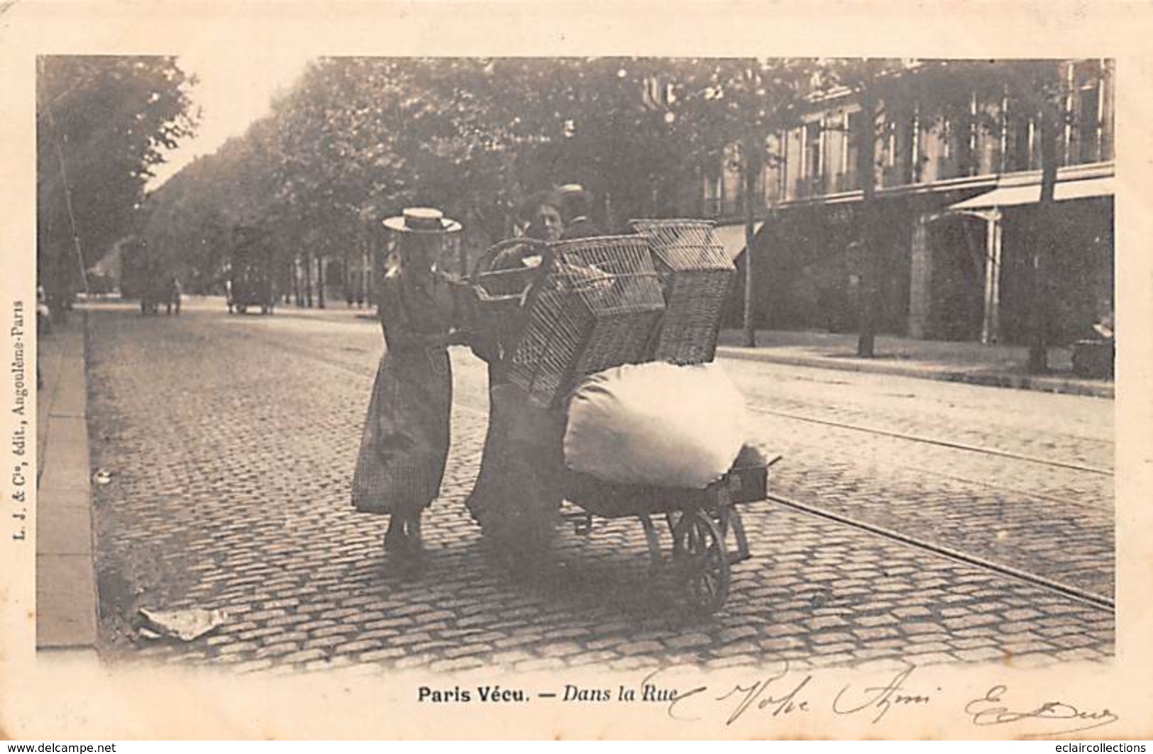 Paris  75     Paris Vécu .  Dans La Rue. Une Blanchisseuse  Avec Sa Brouette      (voir Scan) - Lots, Séries, Collections