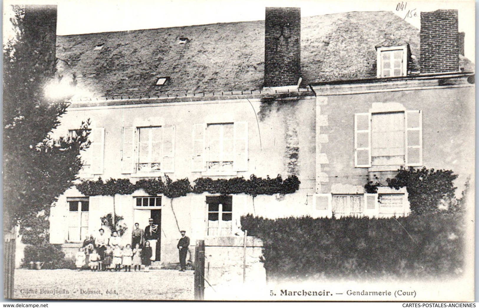 41 MARCHENOIR - La Cour De La Gendarmerie - Marchenoir