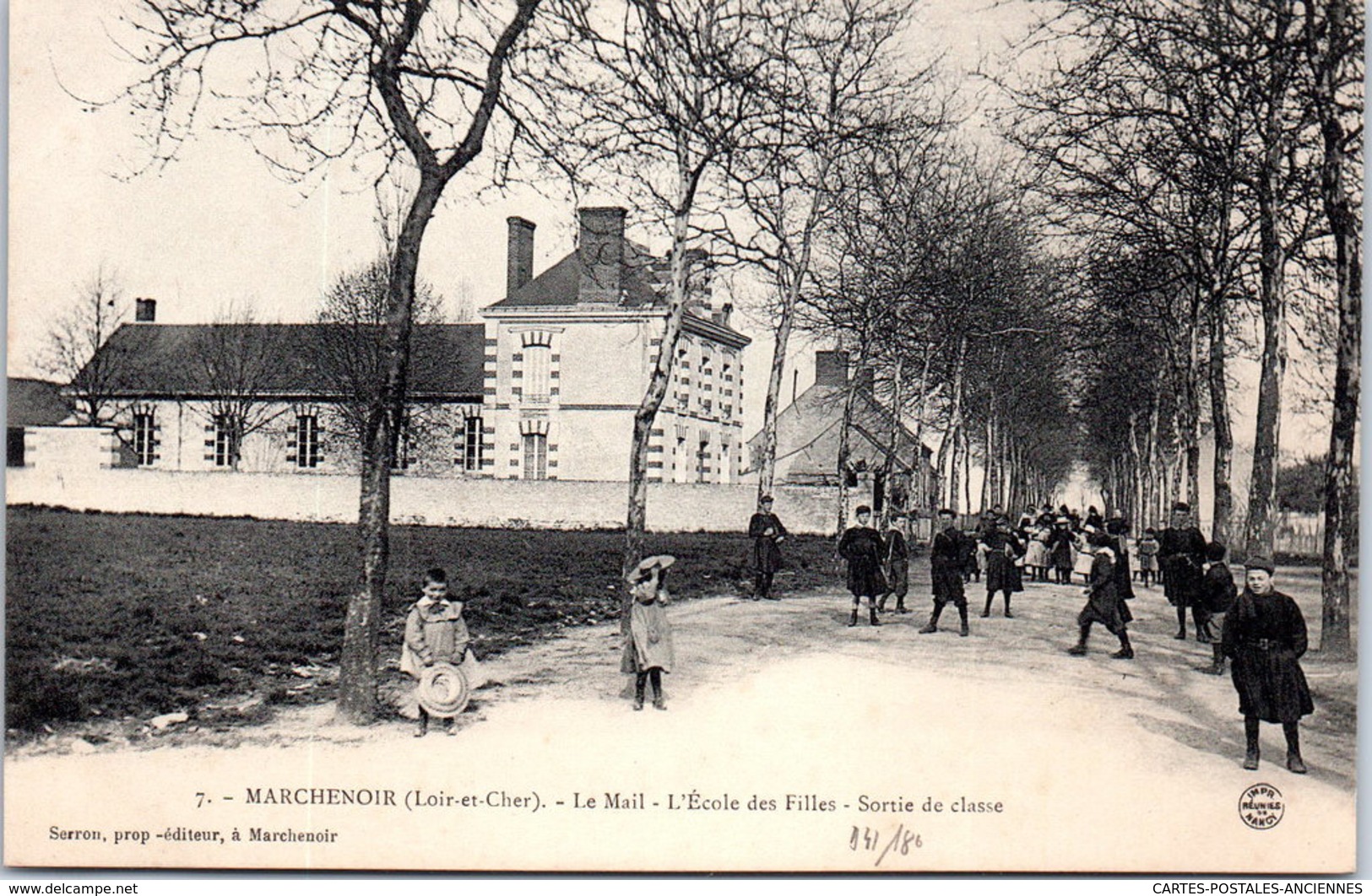 41 MARCHENOIR - Le Mail, L'école Des Filles, Sortie De Classe - Marchenoir