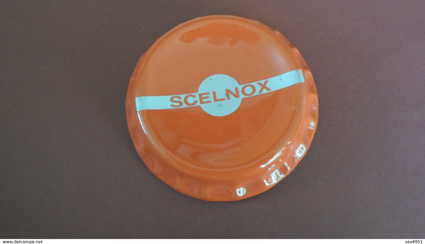 CENDRIER  SCELNOX   EPERNAY   ROUGE  EN FORME DE CAPSULE DE CHAMPAGNE   ****   RARE   A  SAISIR    ********* - Ashtrays